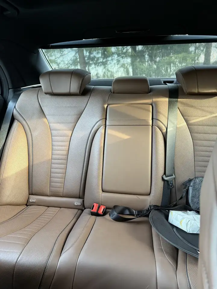 Mercedes-Benz S-Class снимка Mercedes-Benz S-Class