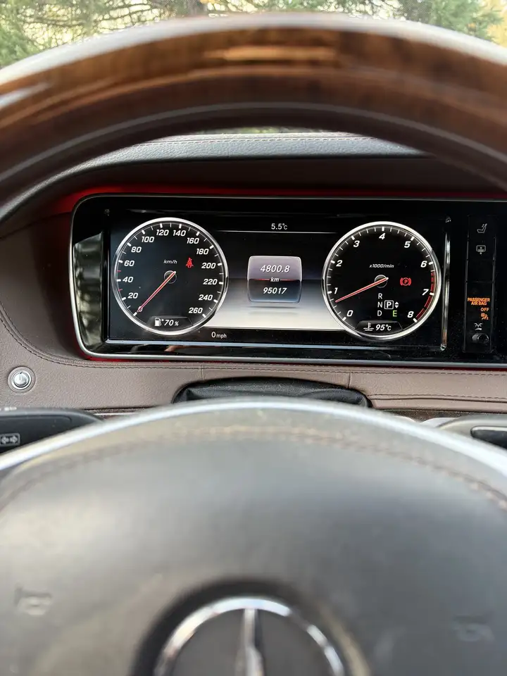 Mercedes-Benz S-Class снимка Mercedes-Benz S-Class