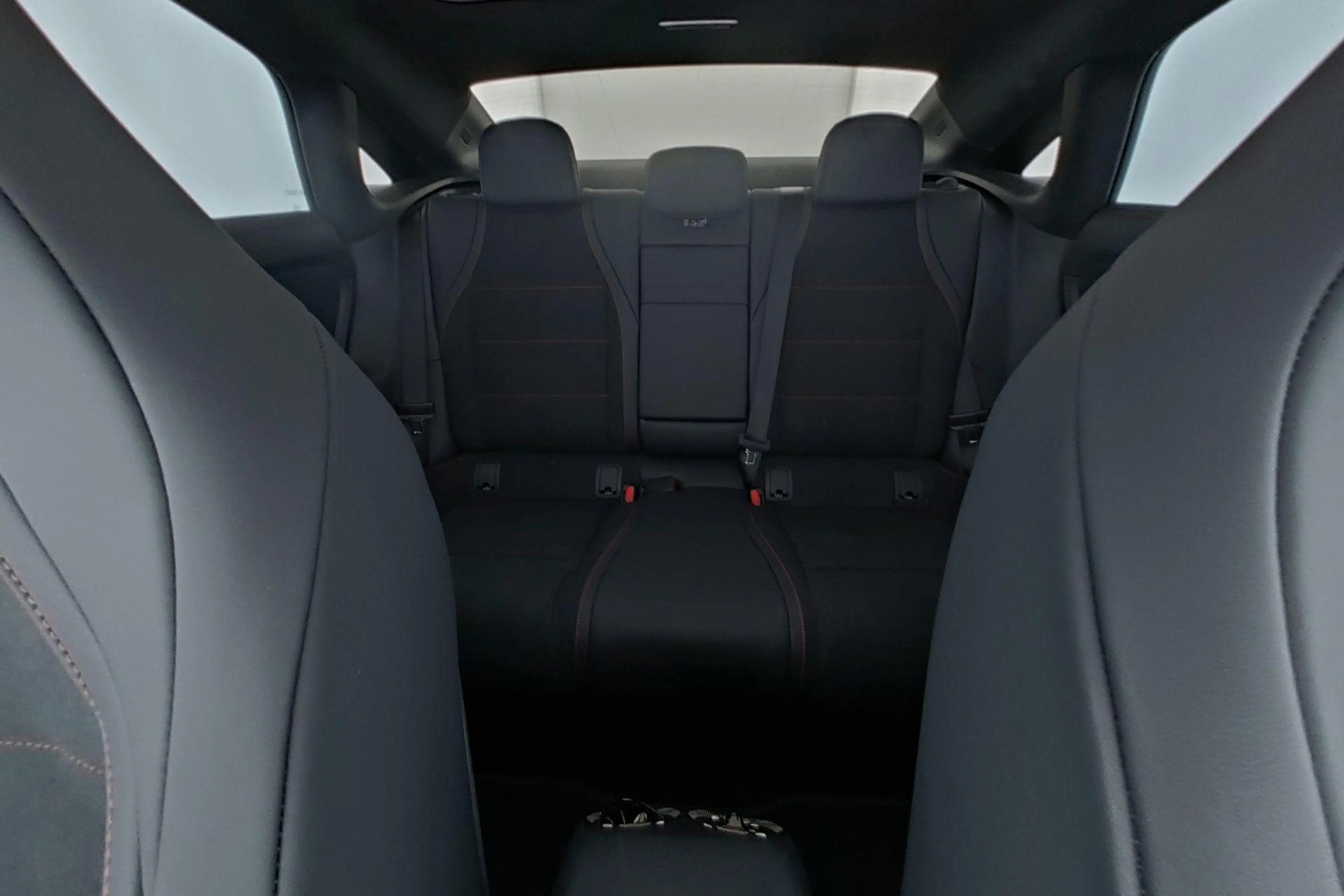Mercedes-Benz CLA 250 + AMG Line — photo 17