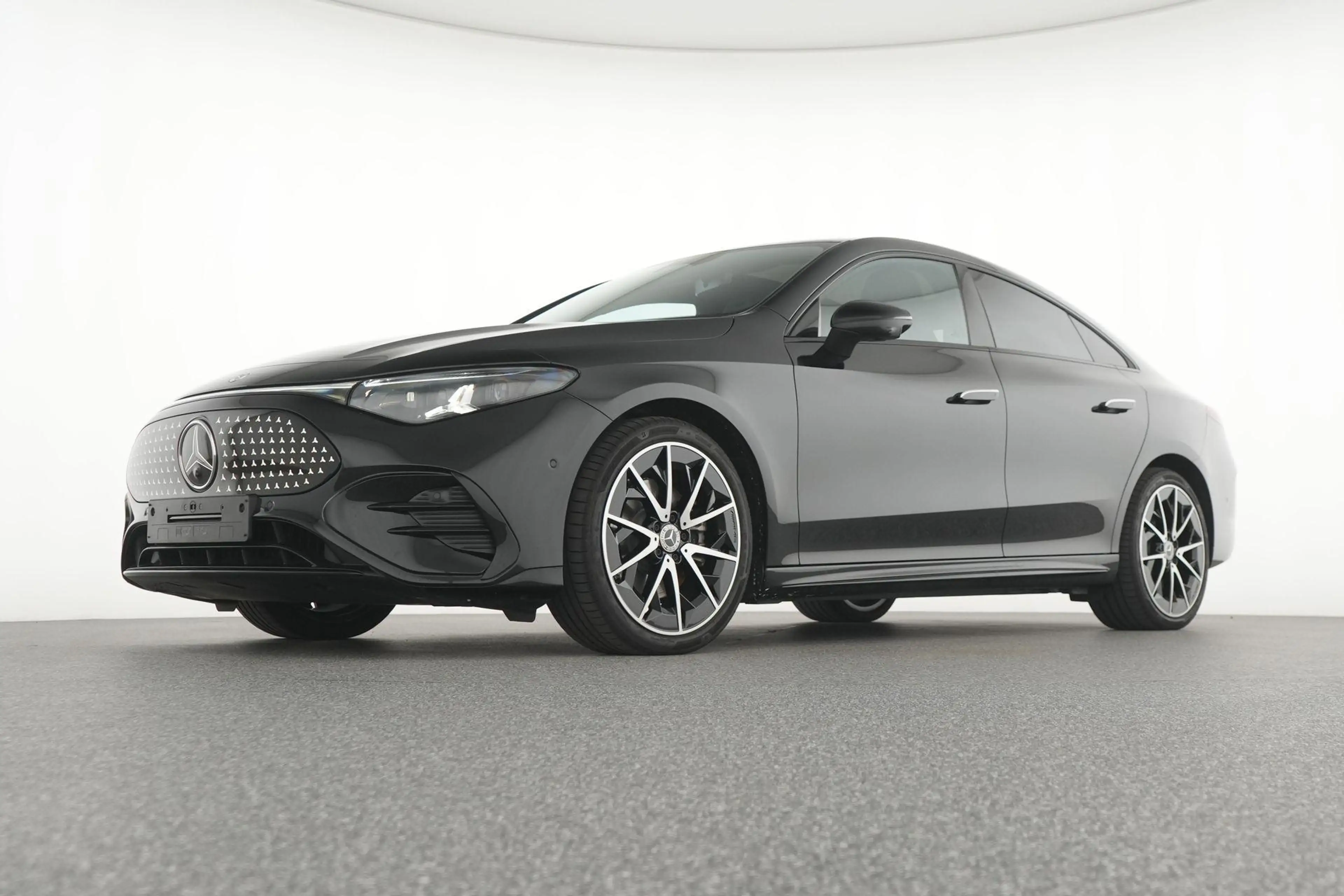 Mercedes-Benz CLA 250 + AMG Line — photo 10