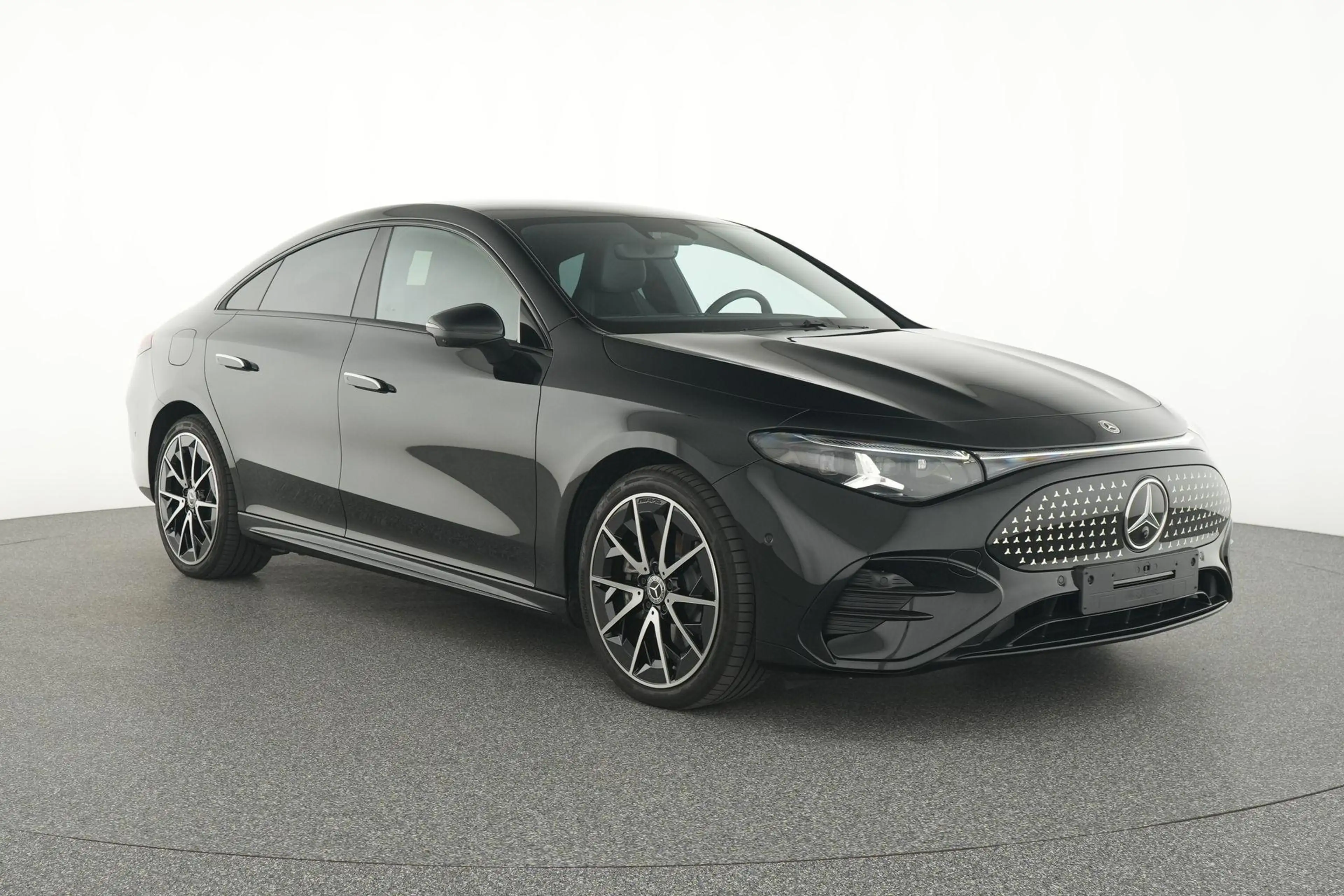 Mercedes-Benz CLA 250 + AMG Line — photo 2