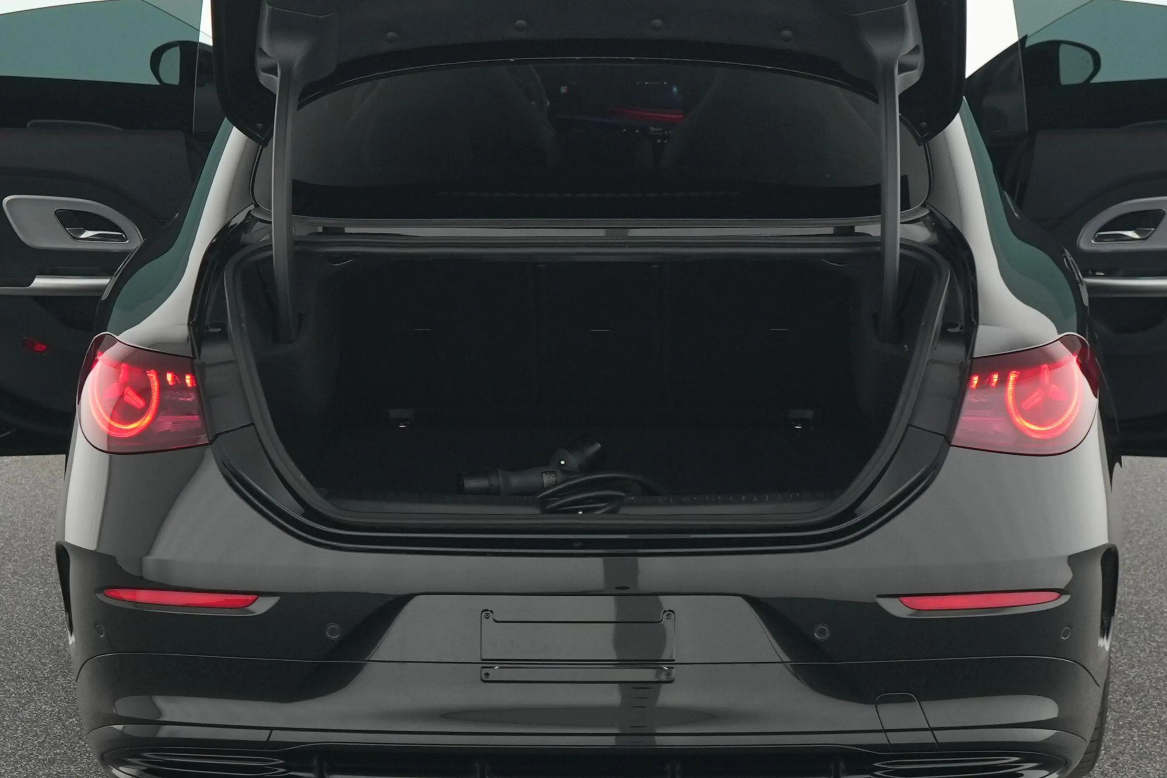 Mercedes-Benz CLA 250 + AMG Line — photo 18
