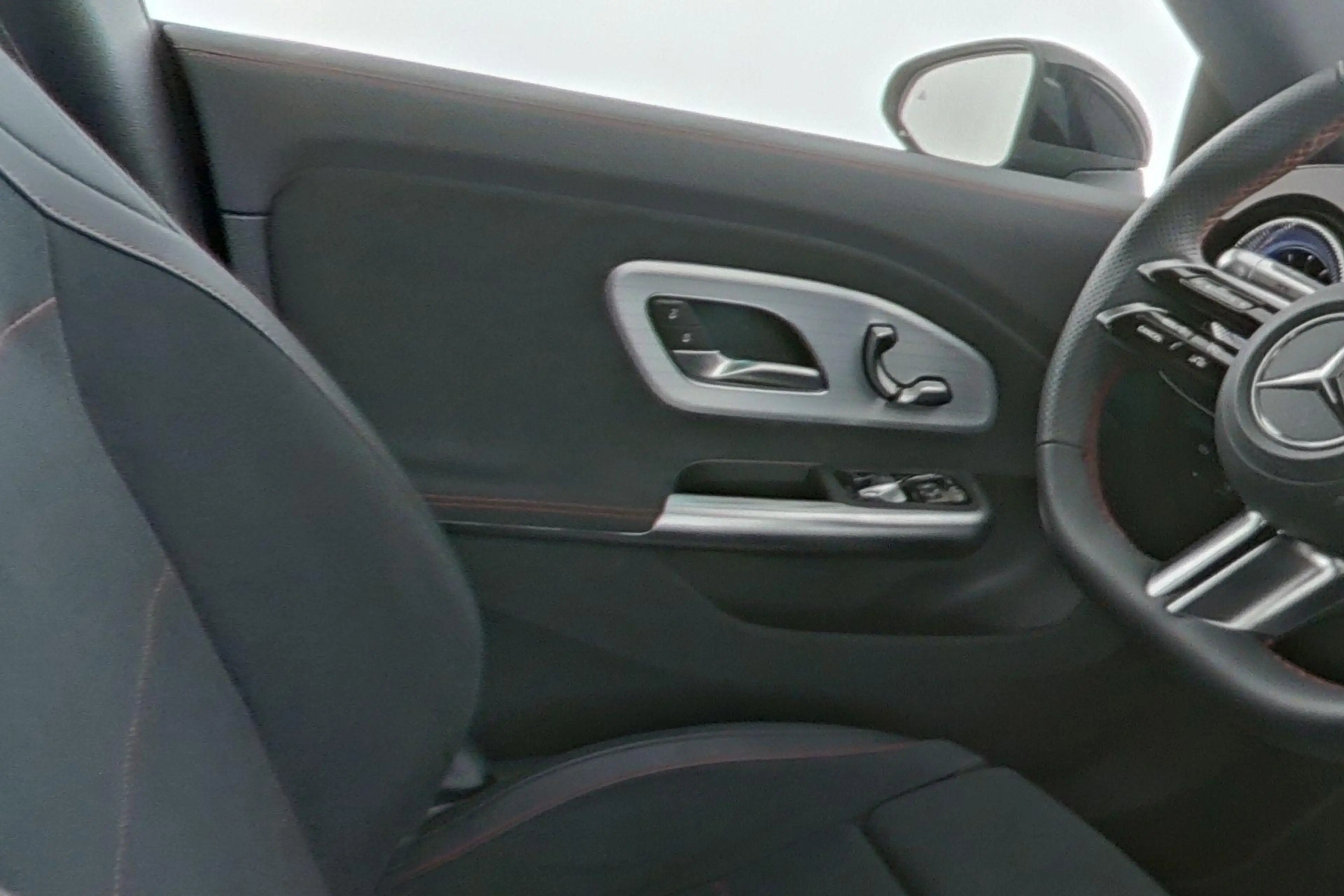 Mercedes-Benz CLA 250 + AMG Line — photo 16