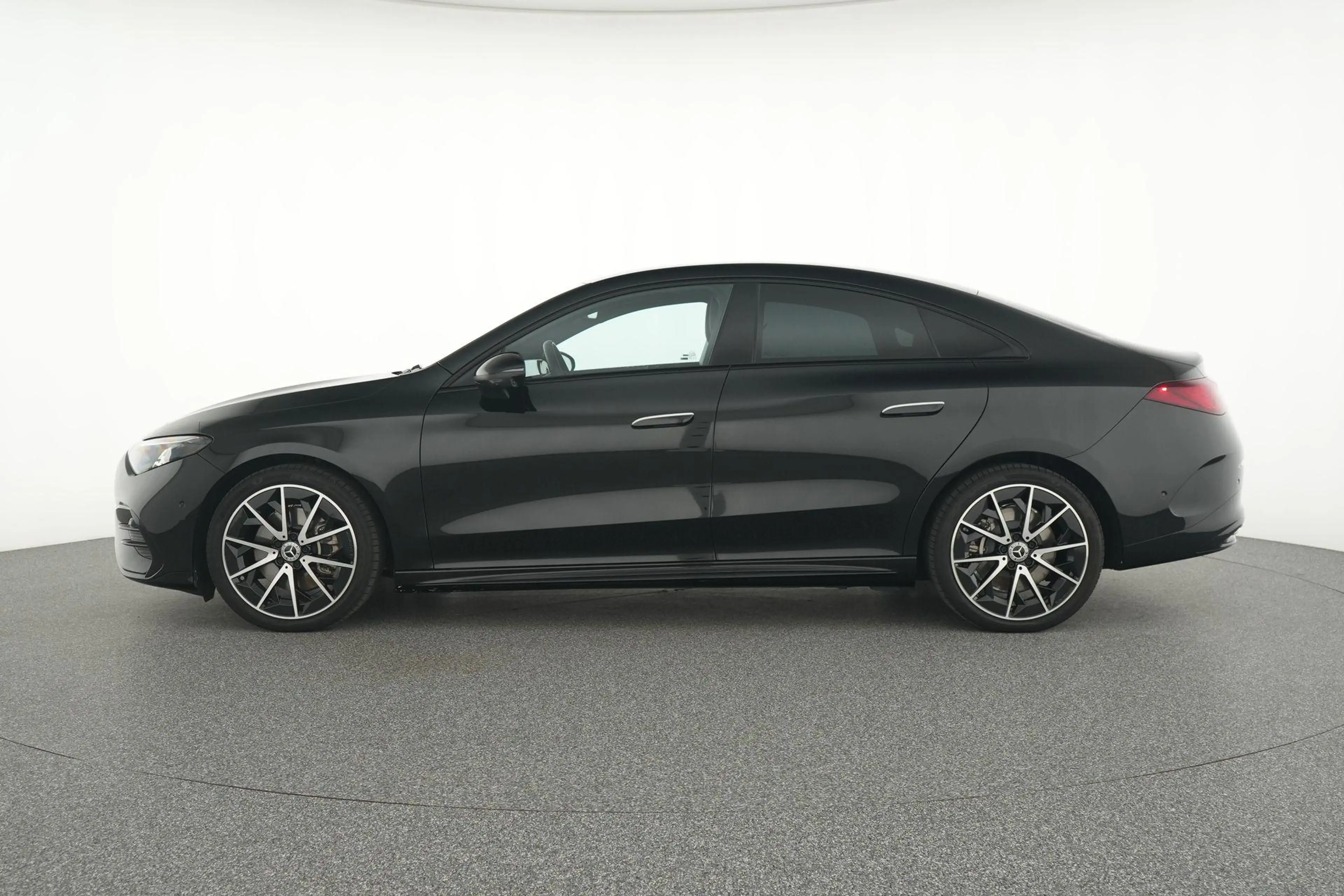 Mercedes-Benz CLA 250 + AMG Line — photo 8