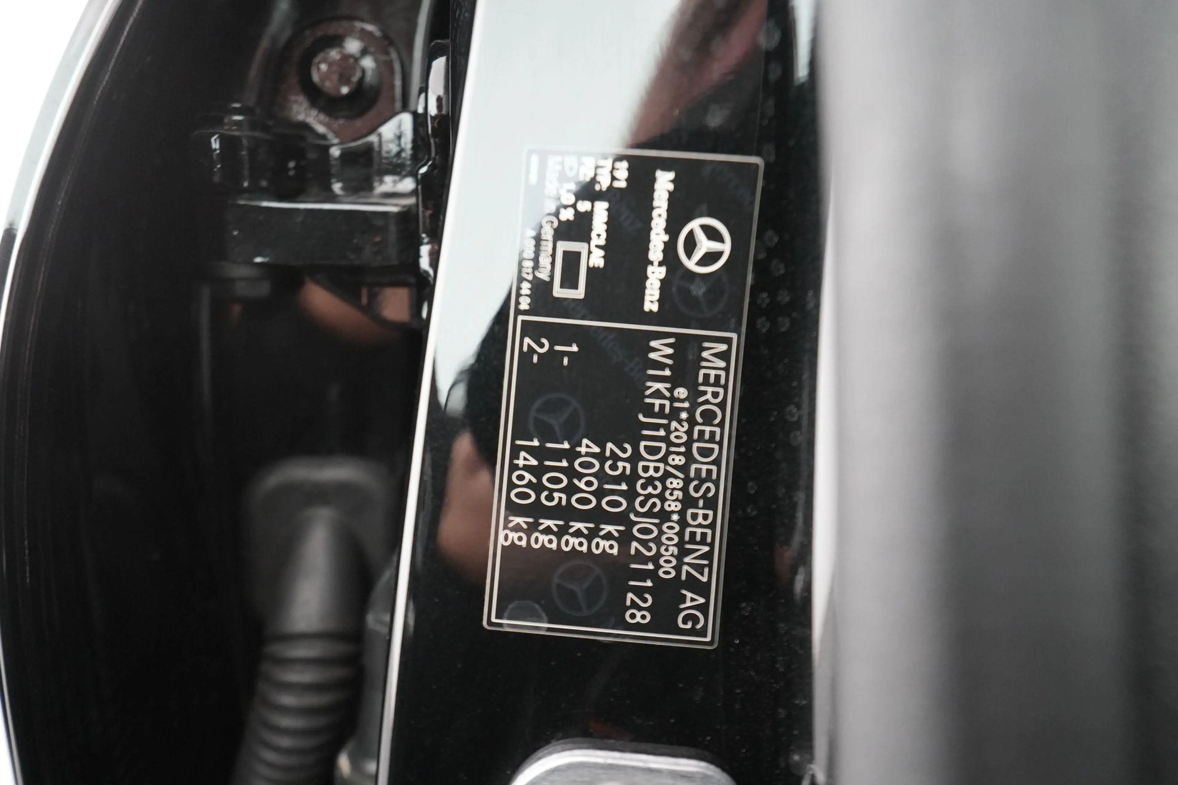 Mercedes-Benz CLA 250 + AMG Line — photo 19