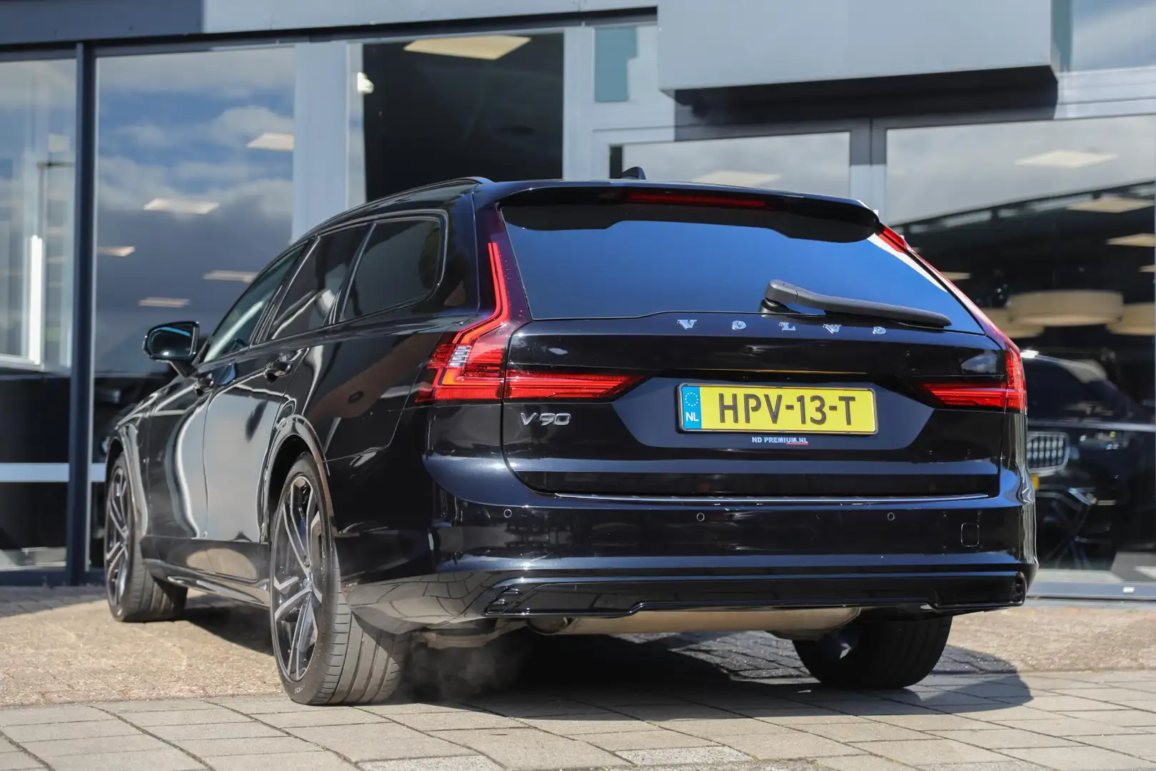 Volvo V90 2.0 T6 AWD R-Design | Trekhaak | B&O | Schuif-kant Noir - 2