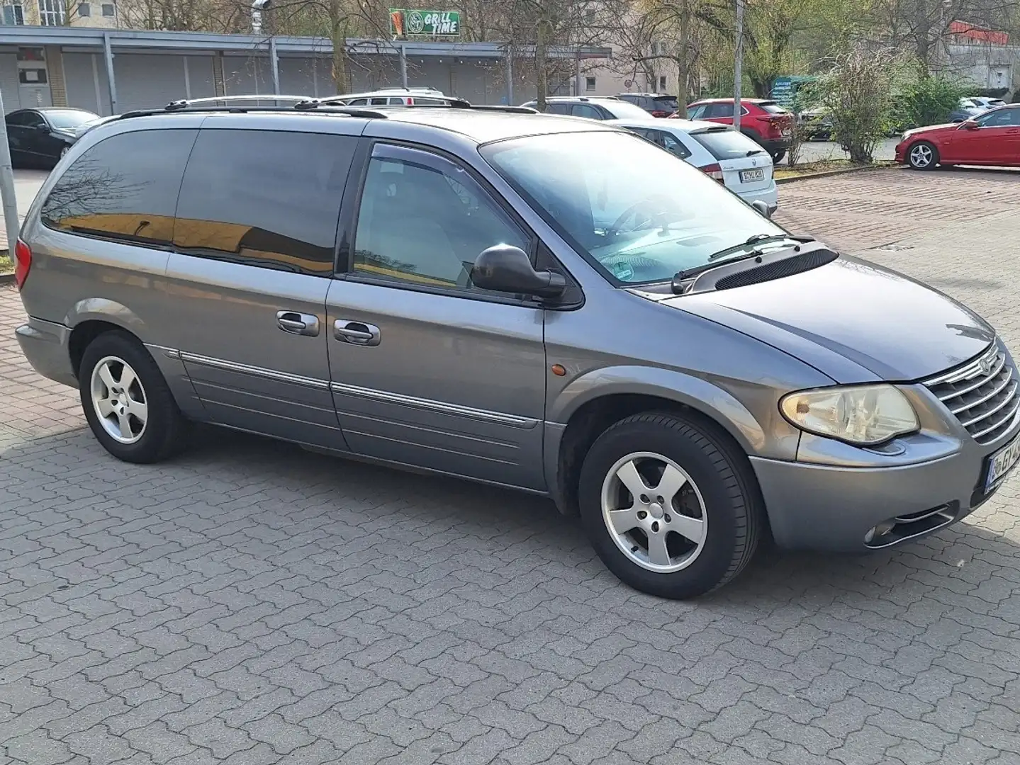 Chrysler Grand Voyager 2.8 CRD Automatik Limited siva - 1