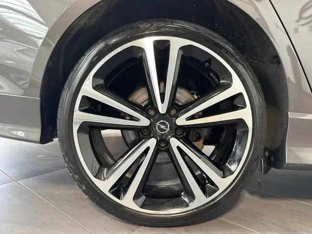 Opel Insignia view 3