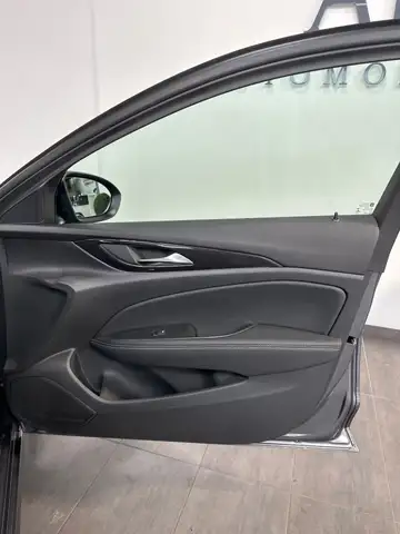 Opel Insignia view 6