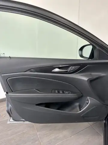 Opel Insignia view 9