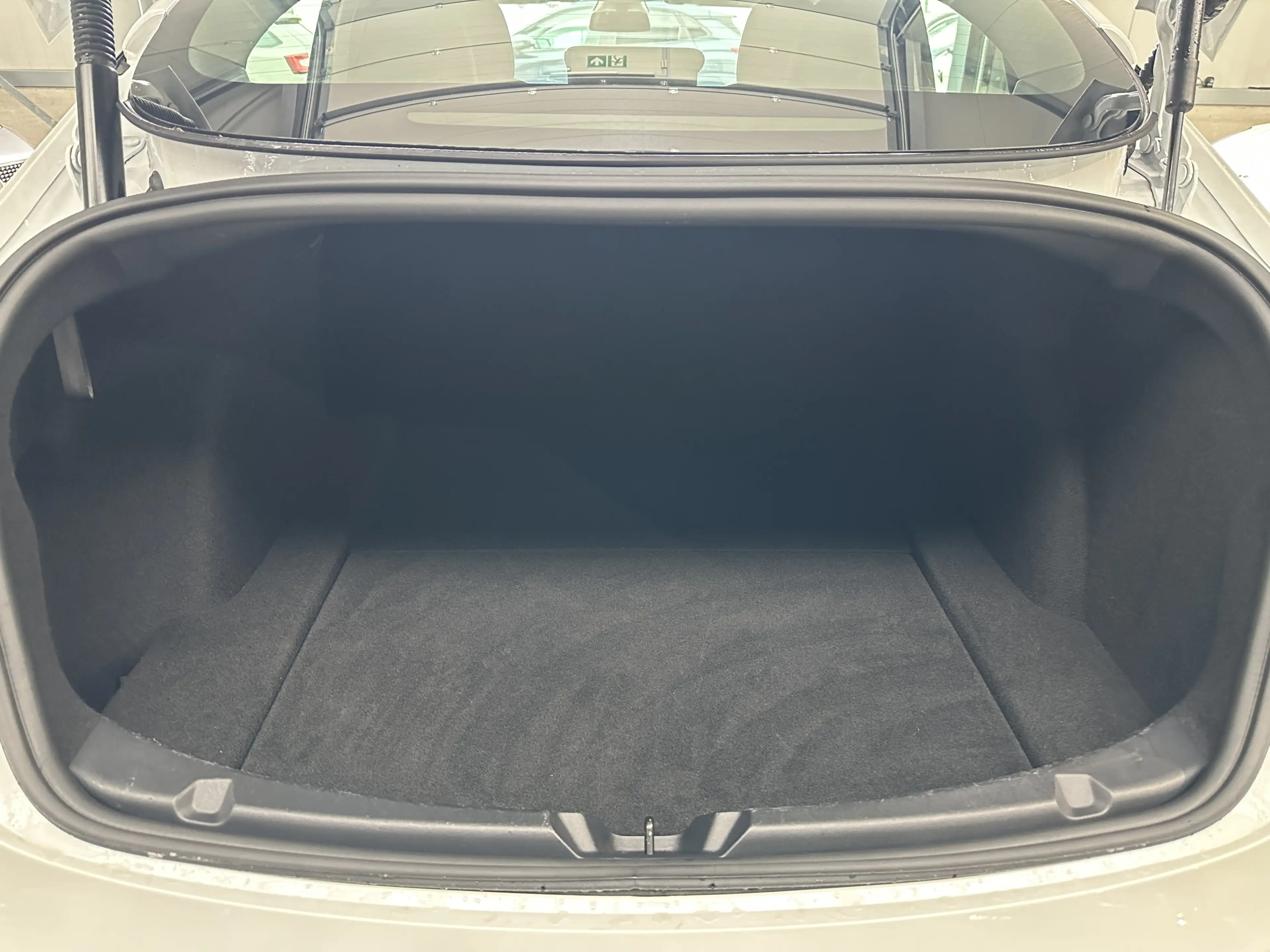Tesla Model 3 Basis RWD AMD Ryzen Wärmepumpe Subwoofer — photo 7