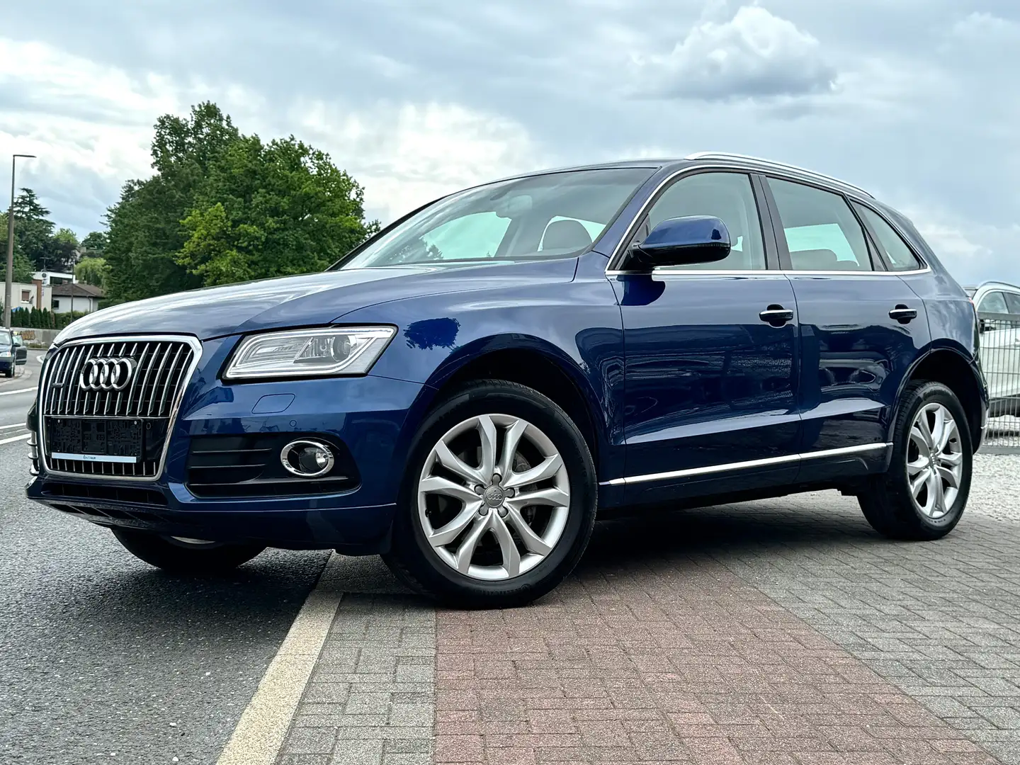 Audi Q5 2.0 TDI quattro AHK Keyless Nav BiXenon Unfallfrei Blauw - 1