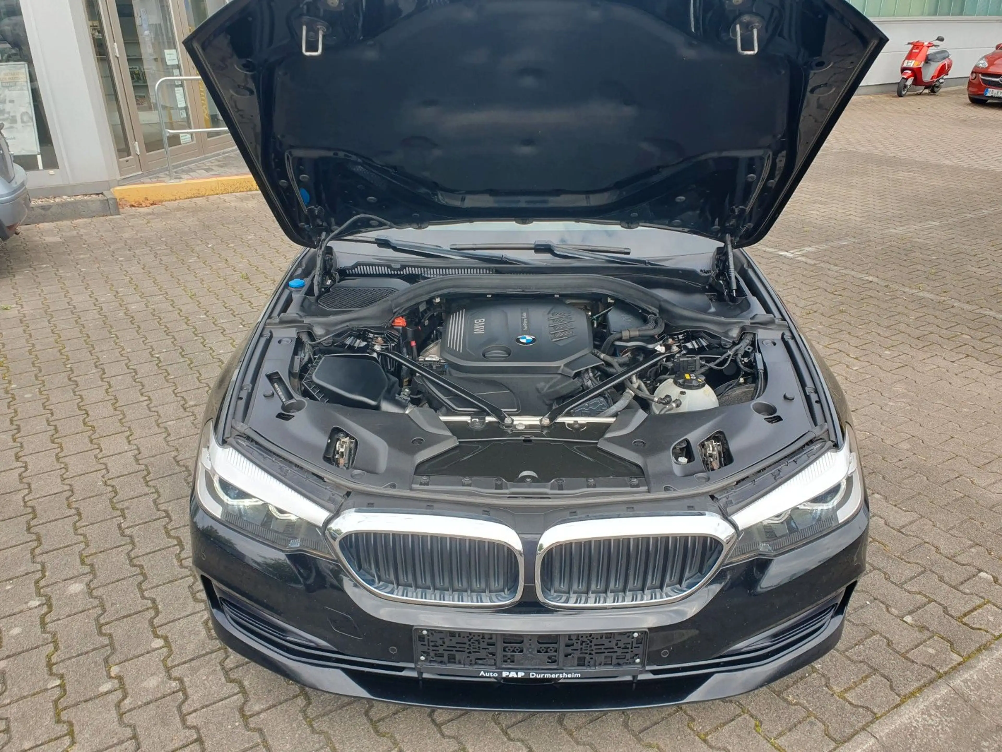 BMW 525 d Touring M Sport Head up LED Leder Abstand — photo 24