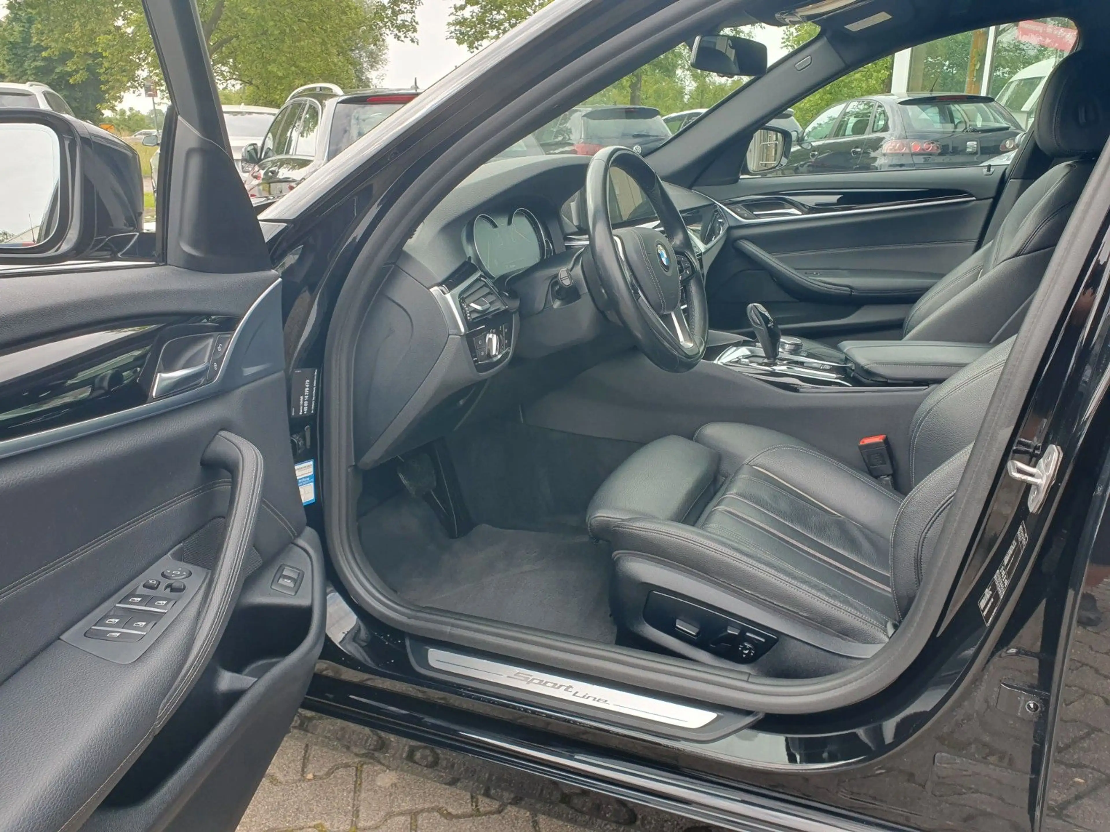 BMW 525 d Touring M Sport Head up LED Leder Abstand — photo 11
