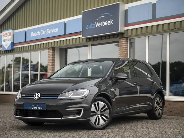 Volkswagen e-Golf 136pk | SOH 90% | Navi Discover Pro | Warmtepomp |