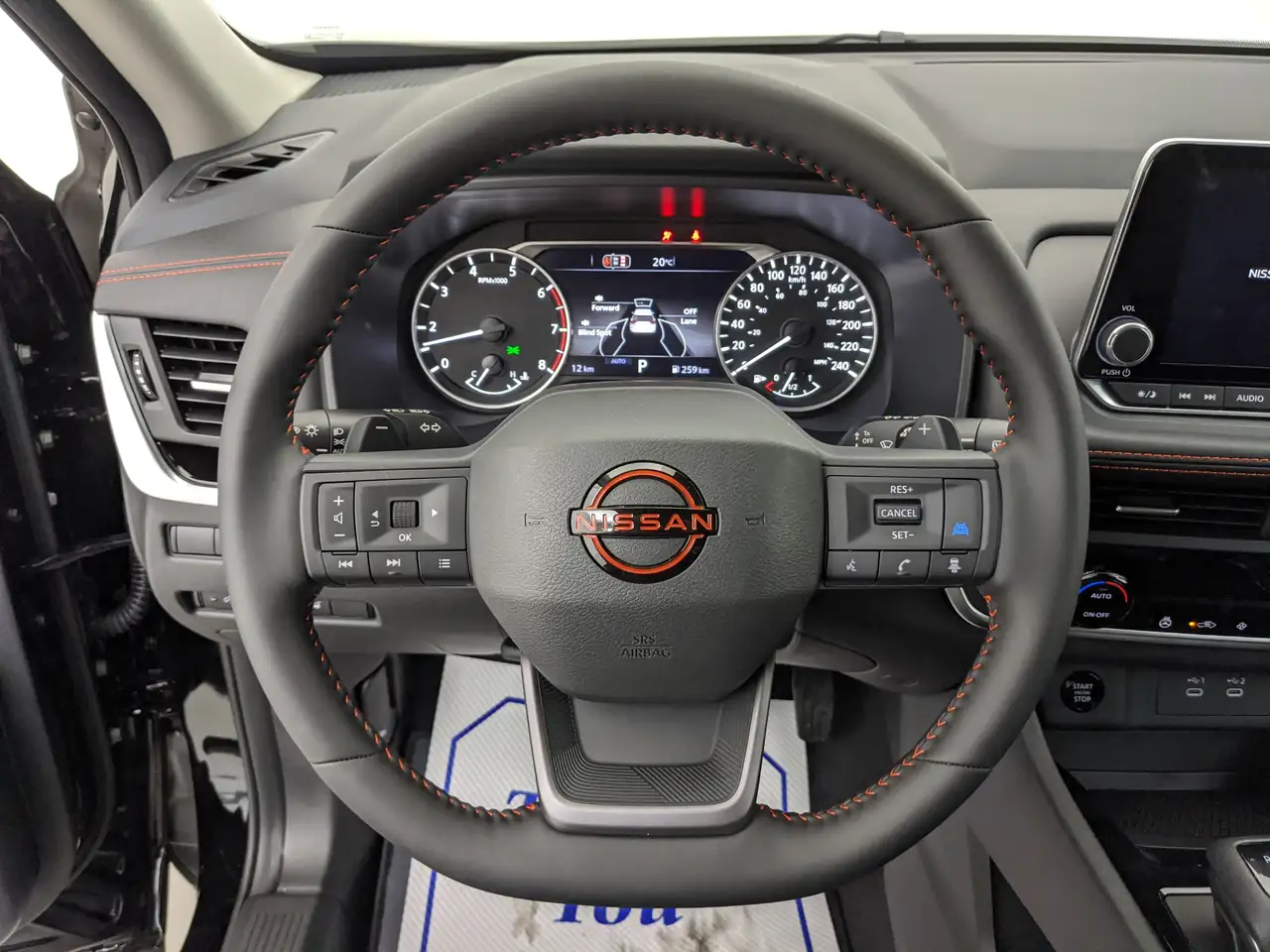 Nissan Rogue снимка Nissan Rogue
