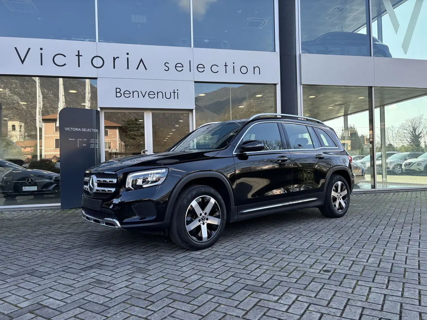 Mercedes-Benz GLB 200 GLB 200 D 150 CV C.AUTOMATICO SPORT PLUS TETTUCCIO Nero - 2