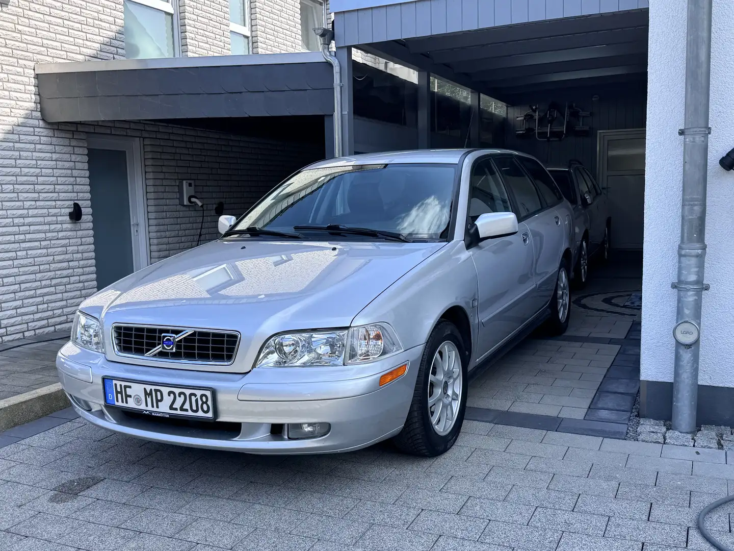 Volvo V40 1.8 Classic Limited Edition Comfort Leder SHZ TÜV - 1