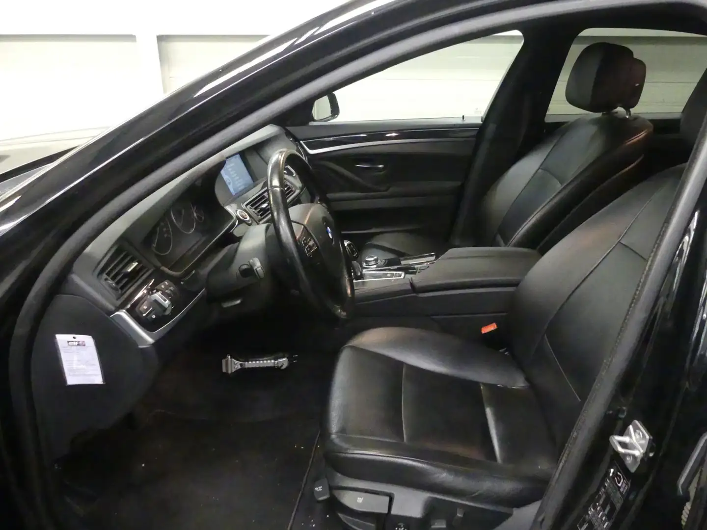 BMW 523 5-serie 523i Exec - Automaat - Leer - Netjes Onder Zwart - 2