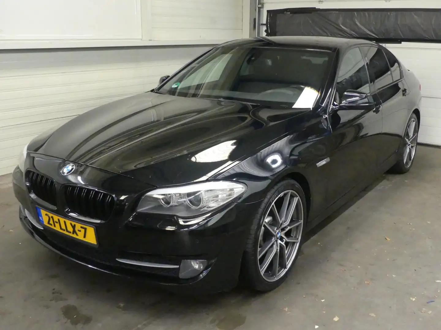 BMW 523 5-serie 523i Exec - Automaat - Leer - Netjes Onder Zwart - 1