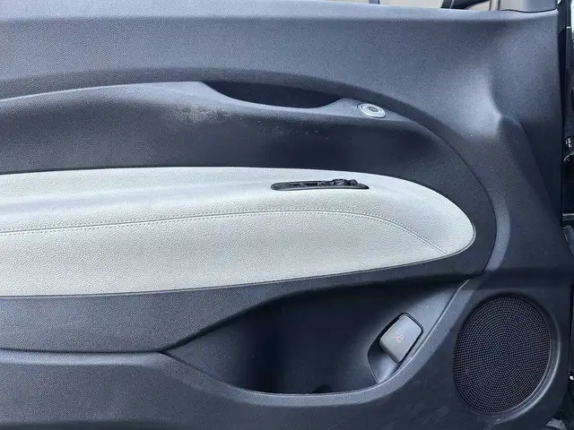 Fiat 500e view 5