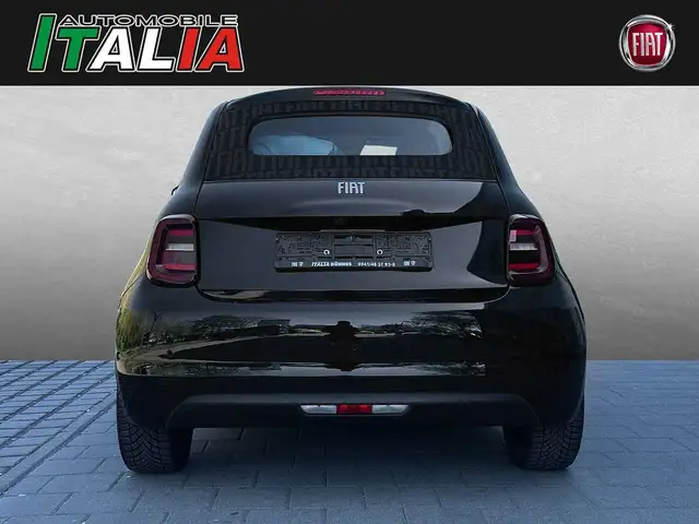 Fiat 500e view 4