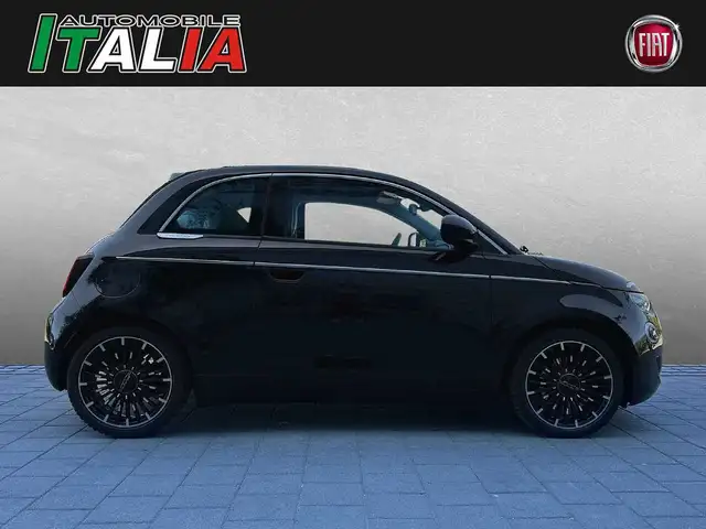 Fiat 500e view 3