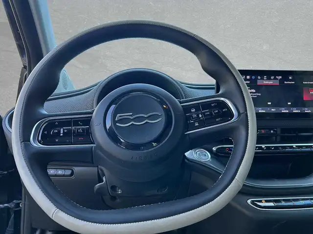 Fiat 500e view 11