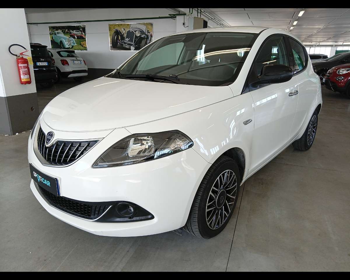 Lancia Ypsilon 1.0 FireFly Hybrid Platino