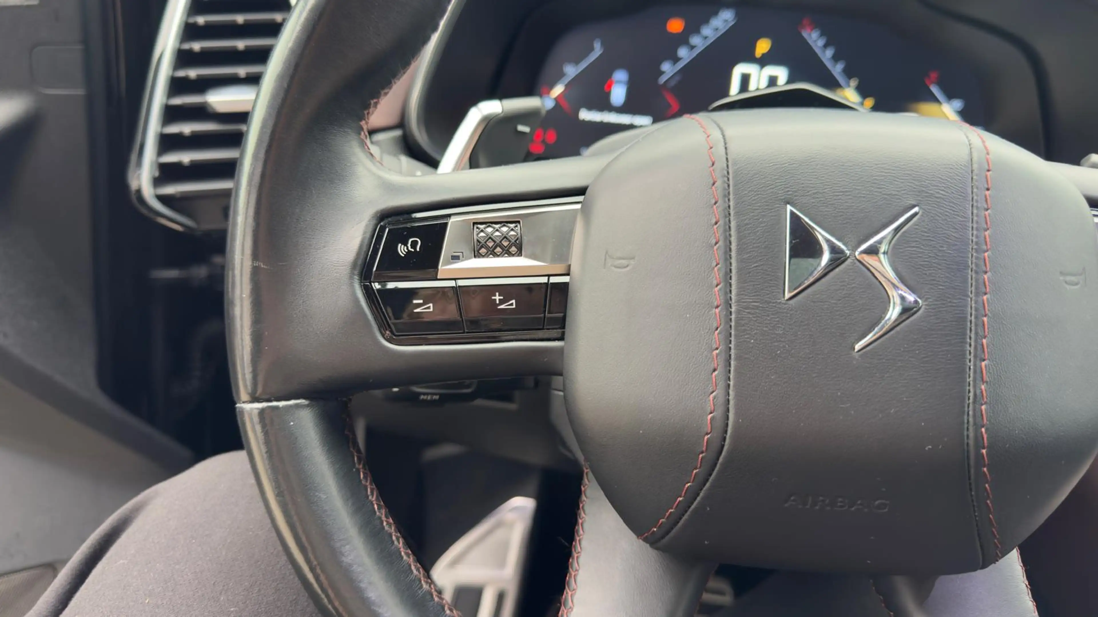 DS Automobiles DS 7 Crossback 1.6 La Premiere | Focal premium audio | Trekhaak | — photo 15