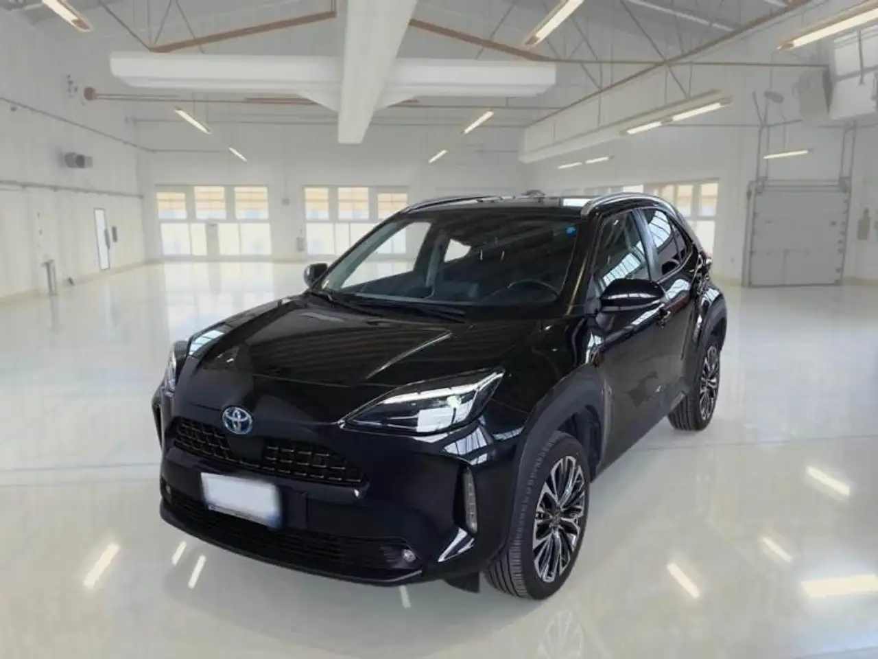Toyota Yaris 1.5h Lounge fwd 116cv e-cvt — photo 1 of 13