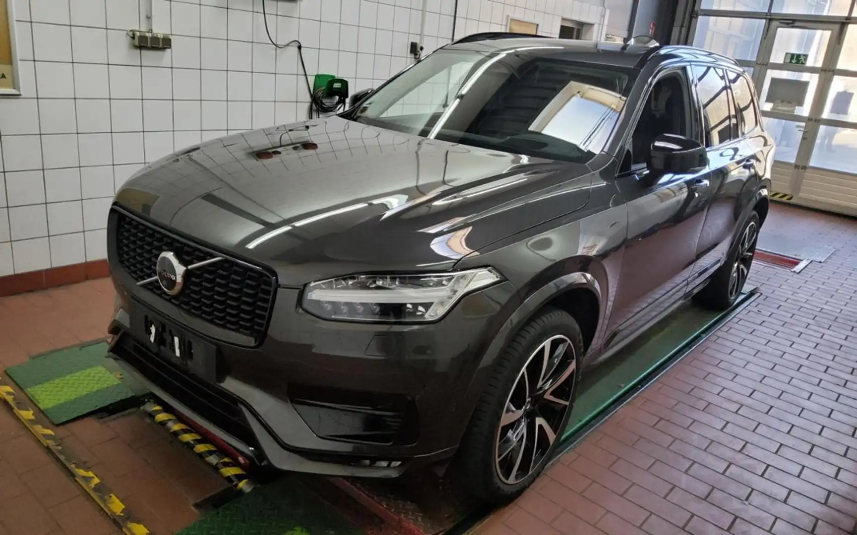 Volvo XC90 B5 AWD  ULTIMATE DARK AHK+360°+PANO+LM+ Grau - 2