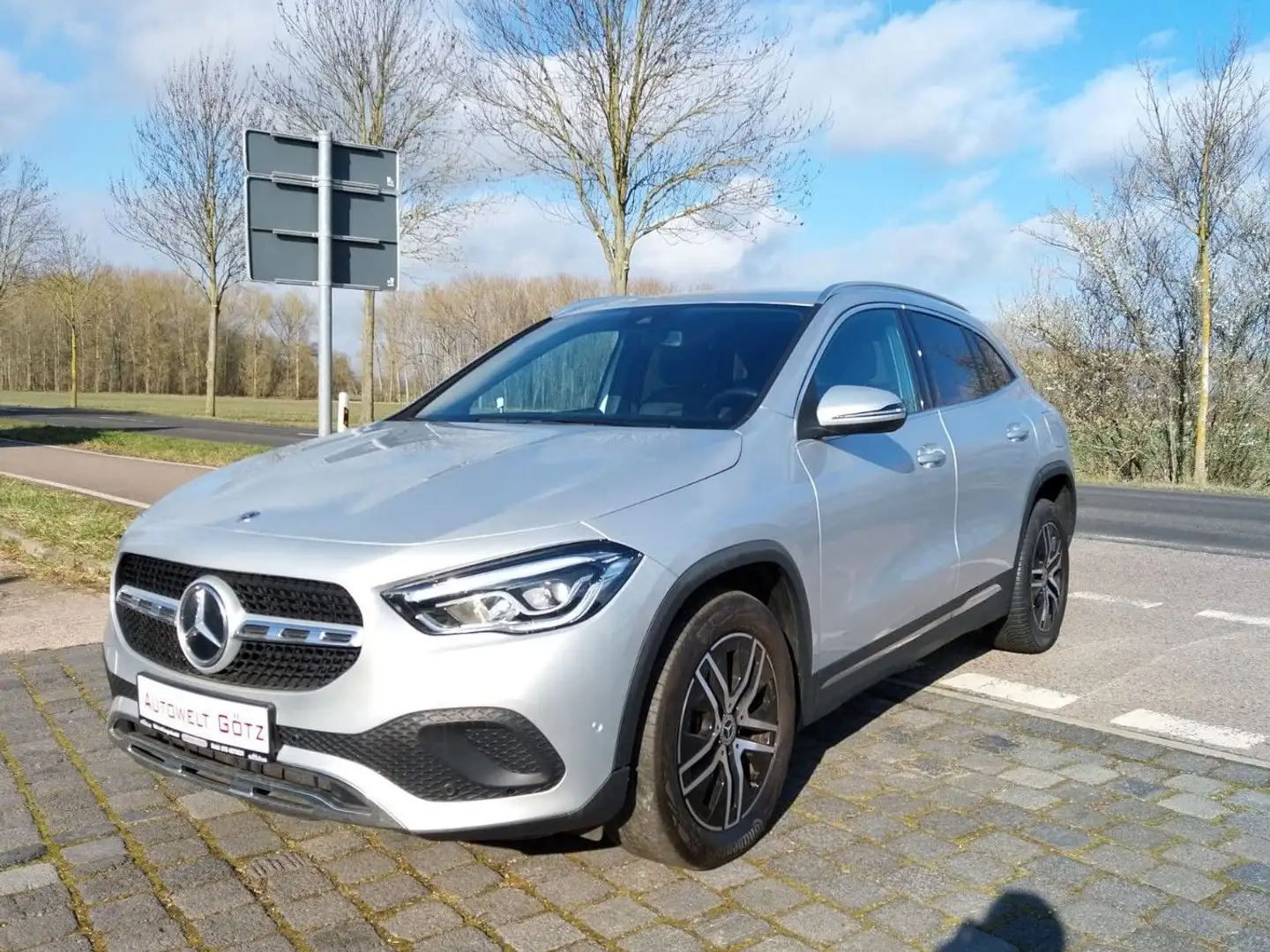 Mercedes-Benz GLA 220 d 4Matic*MBUX*LED*Off-Road*Navi*Kamera* Gümüş rengi - 1