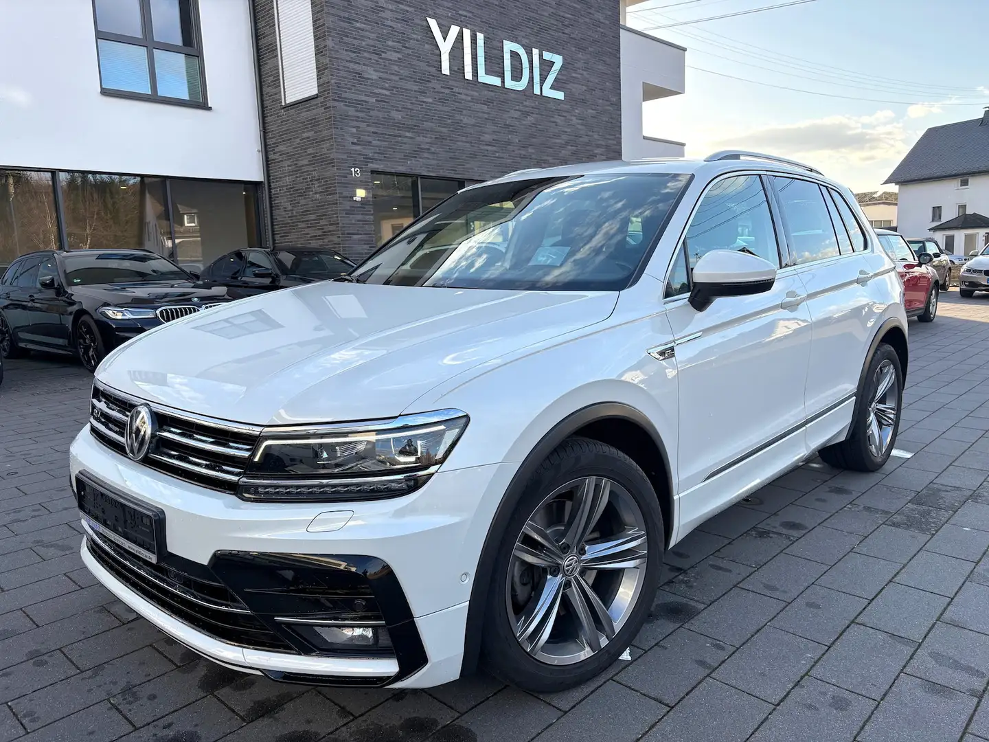Volkswagen Tiguan 2.0 TDI DSG 4M R-LINE ACC HEAD UP LED Weiß - 1