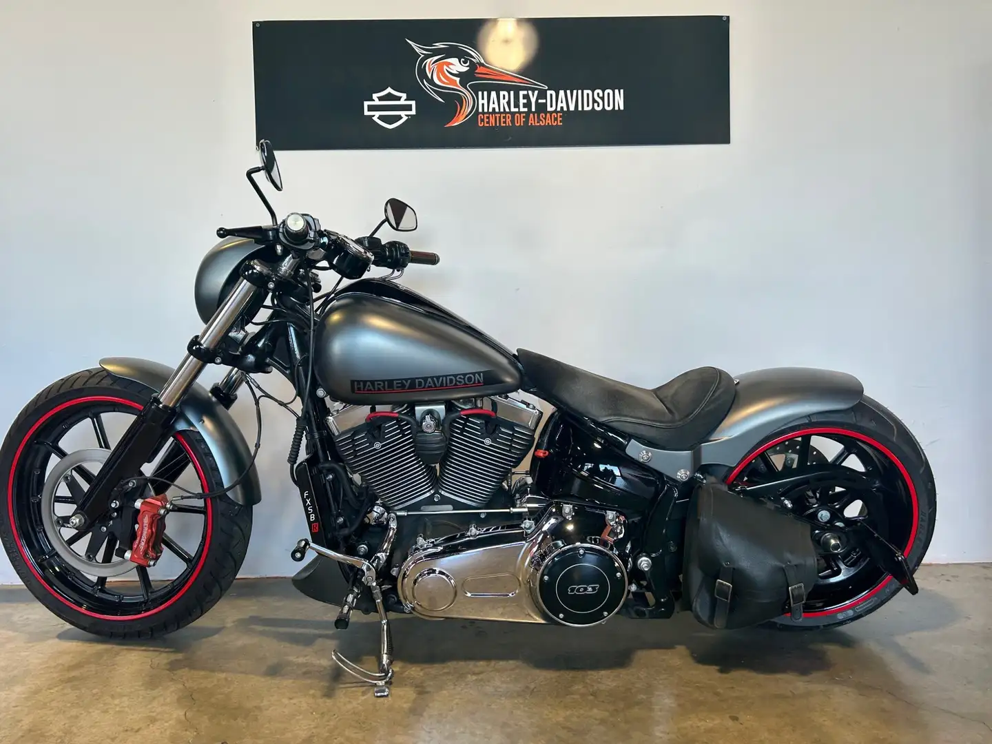 Harley-Davidson Breakout Gris - 2