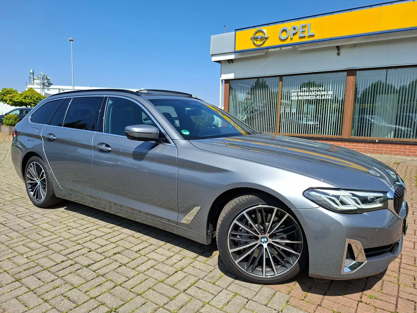 BMW 530 d xDrive Touring LuxuryLine+360°CAM+PANO+ACC+ Grau - 1