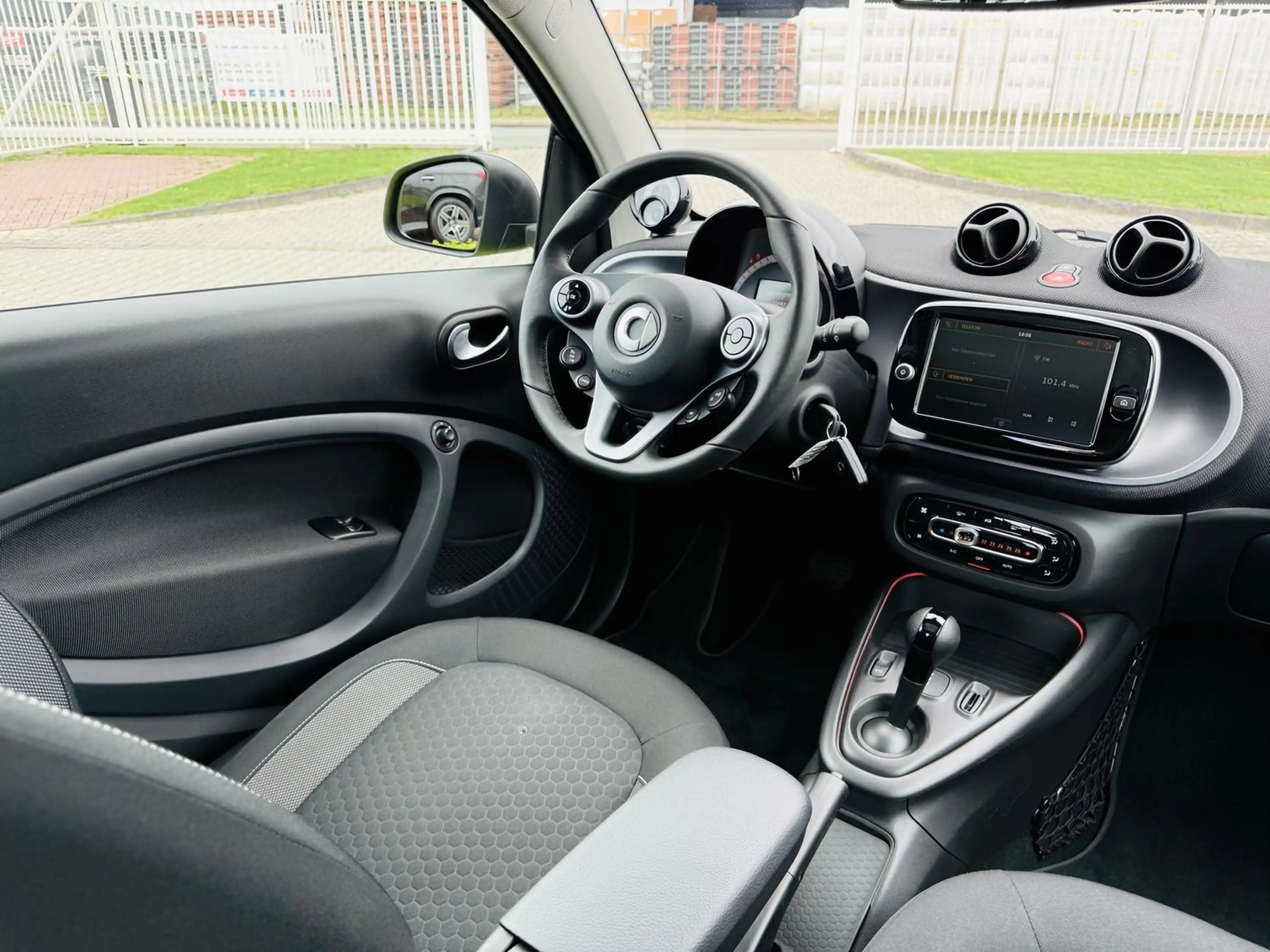 smart forTwo EQ EXCLUSIVE, Winter, LED, PTS, RFK, Panodach, SHZ — photo 12