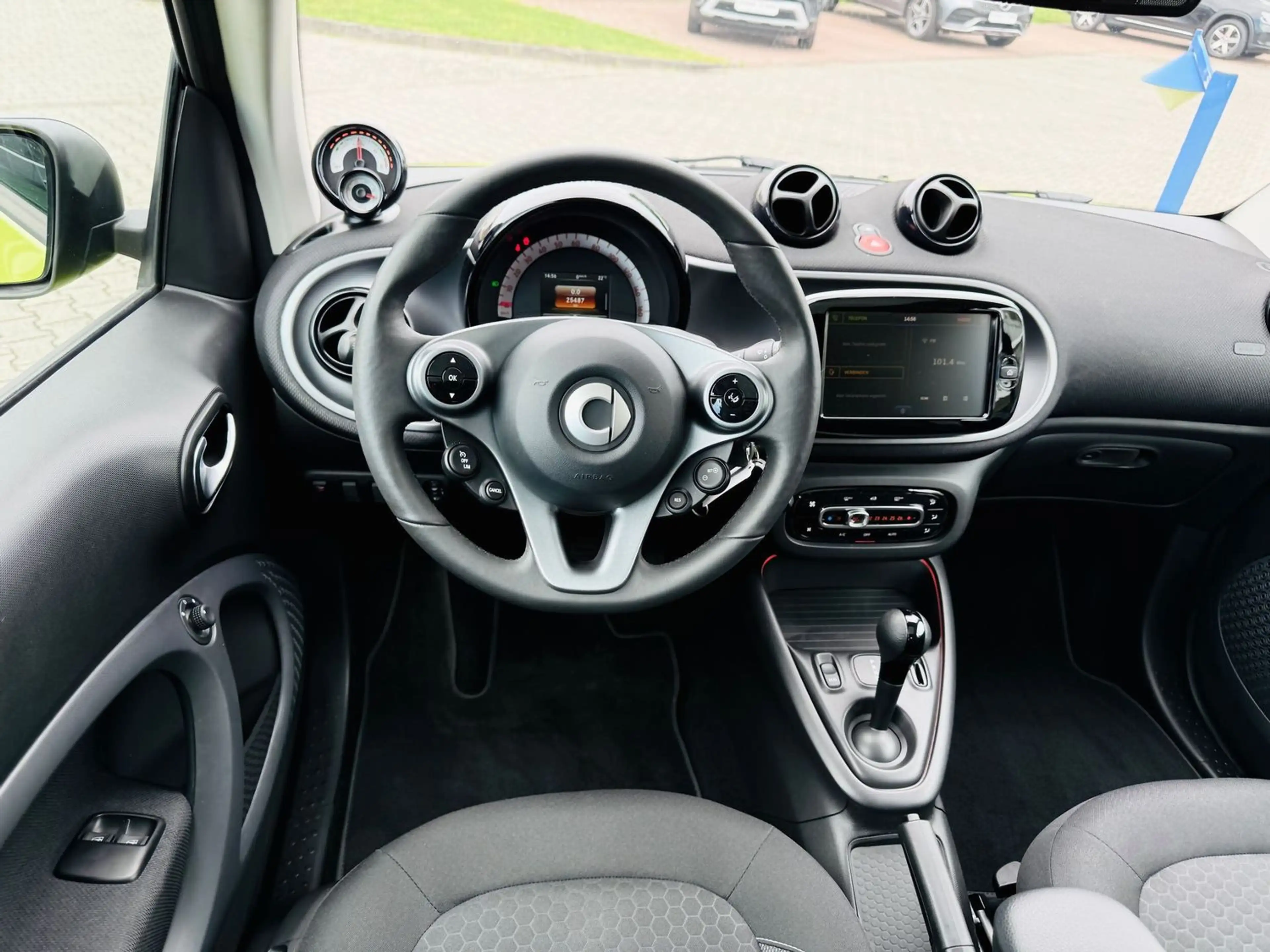smart forTwo EQ EXCLUSIVE, Winter, LED, PTS, RFK, Panodach, SHZ — photo 13