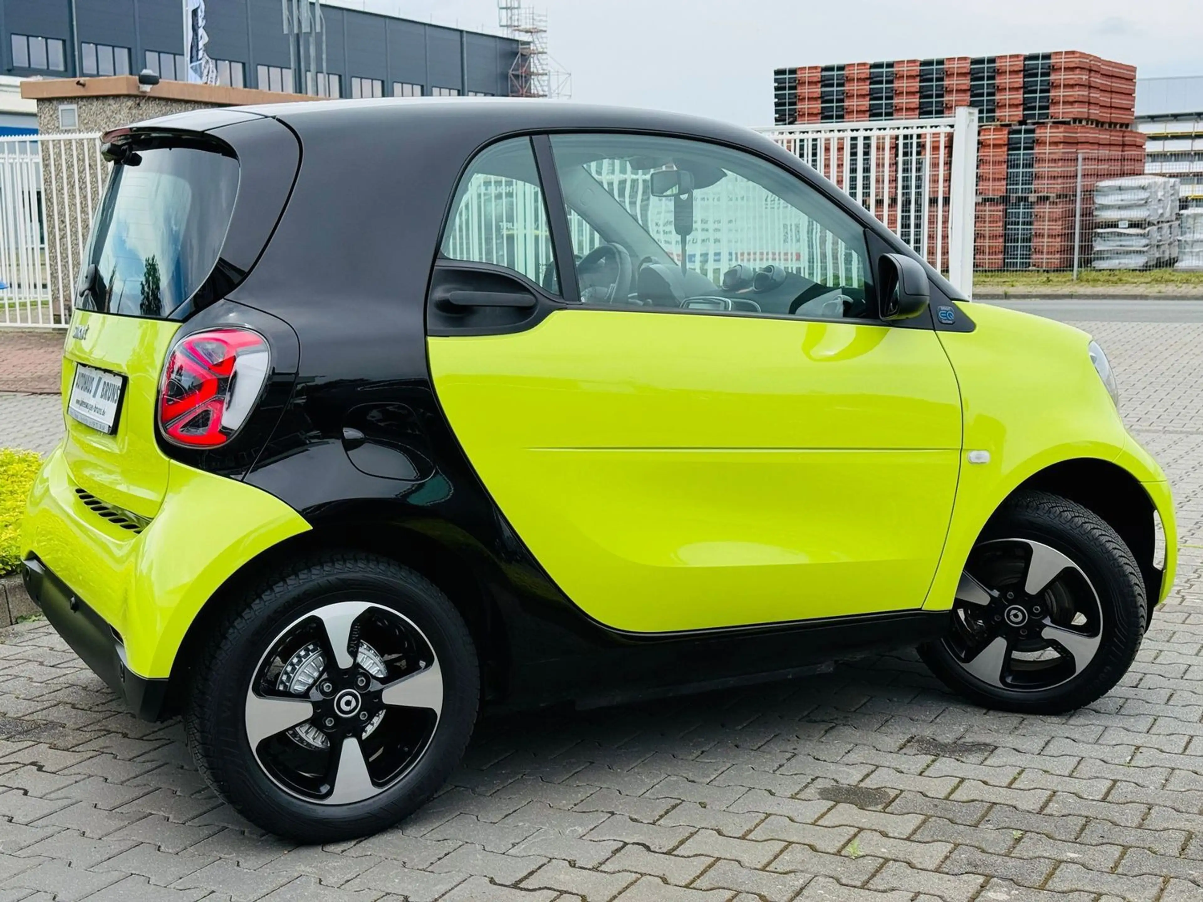 smart forTwo EQ EXCLUSIVE, Winter, LED, PTS, RFK, Panodach, SHZ — photo 6