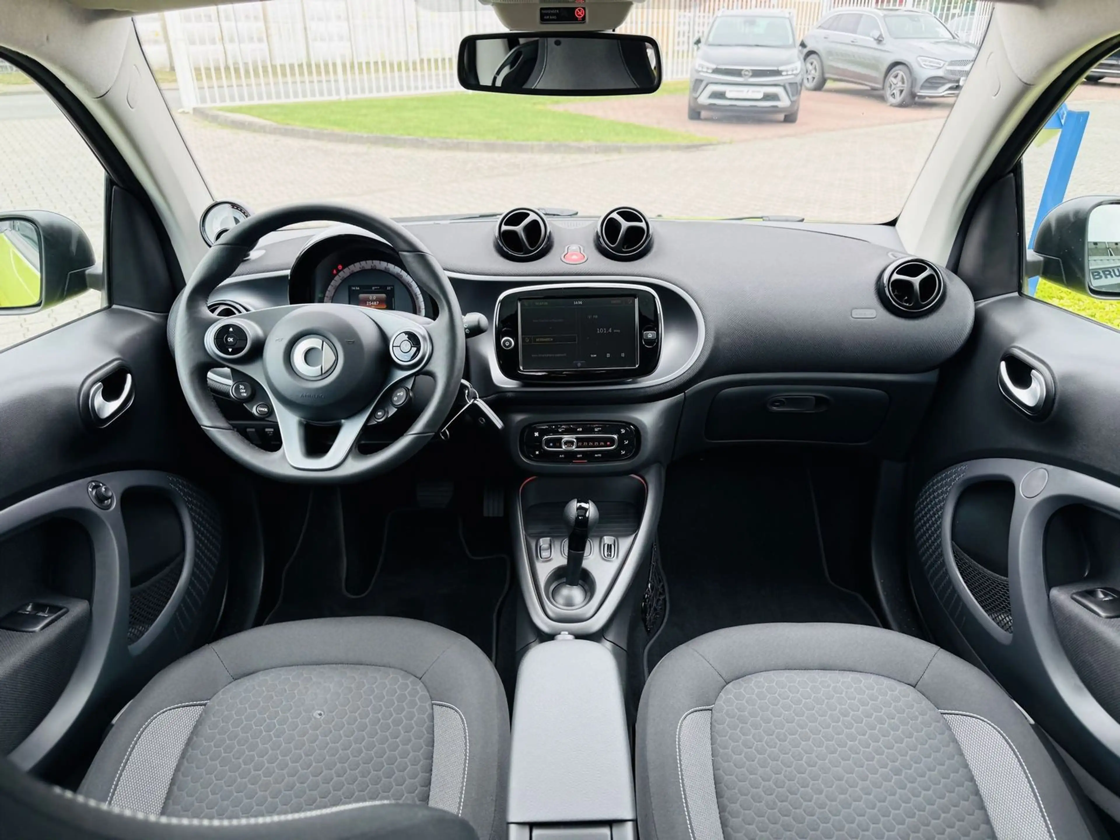 smart forTwo EQ EXCLUSIVE, Winter, LED, PTS, RFK, Panodach, SHZ — photo 11