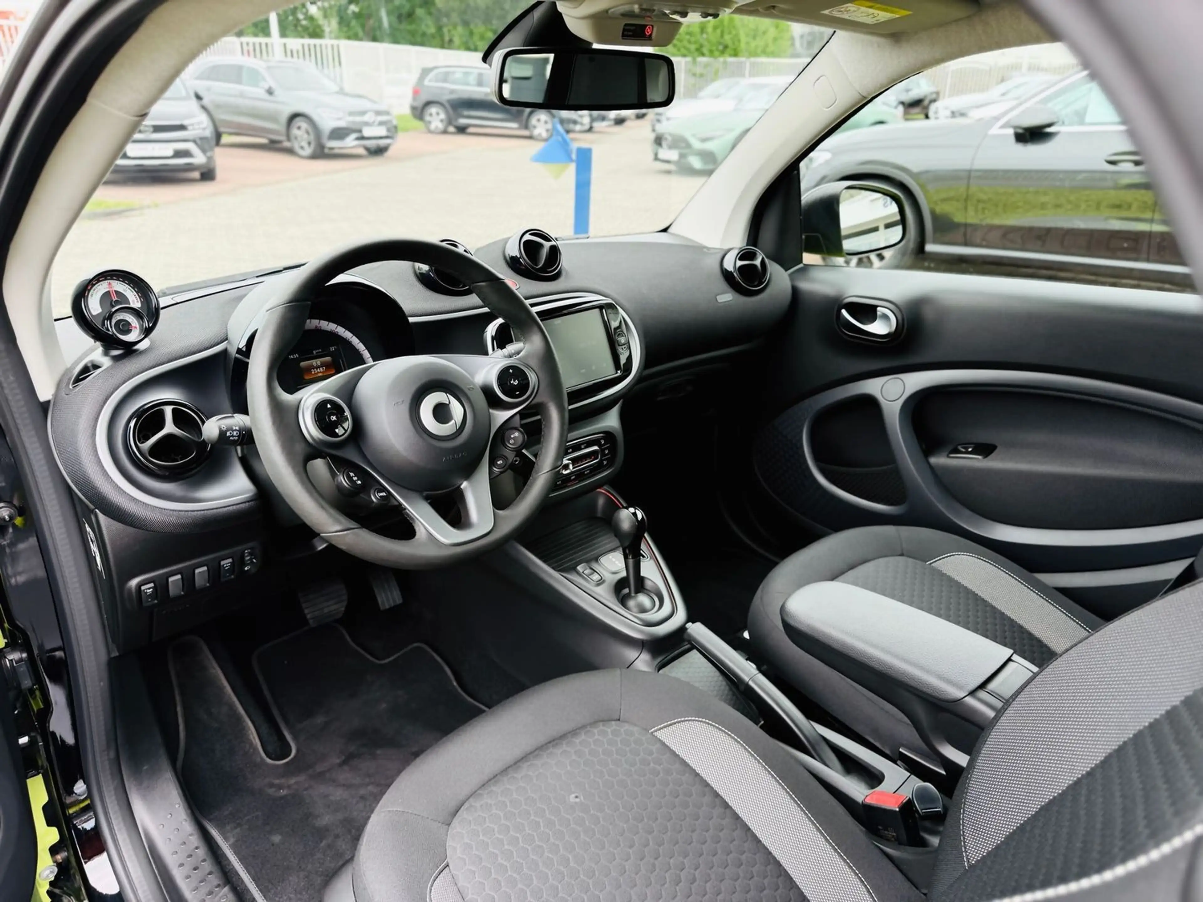smart forTwo EQ EXCLUSIVE, Winter, LED, PTS, RFK, Panodach, SHZ — photo 9