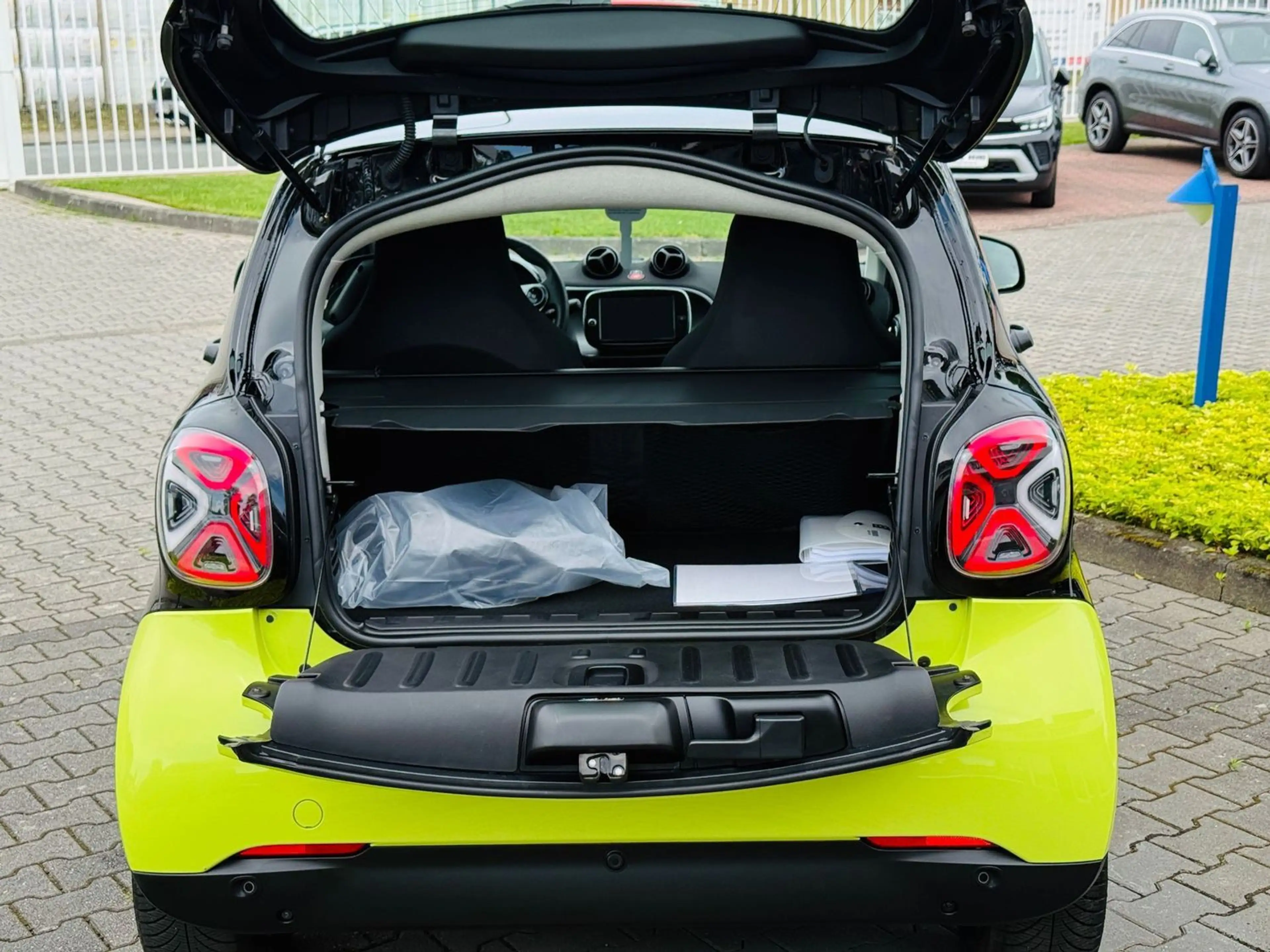 smart forTwo EQ EXCLUSIVE, Winter, LED, PTS, RFK, Panodach, SHZ — photo 7