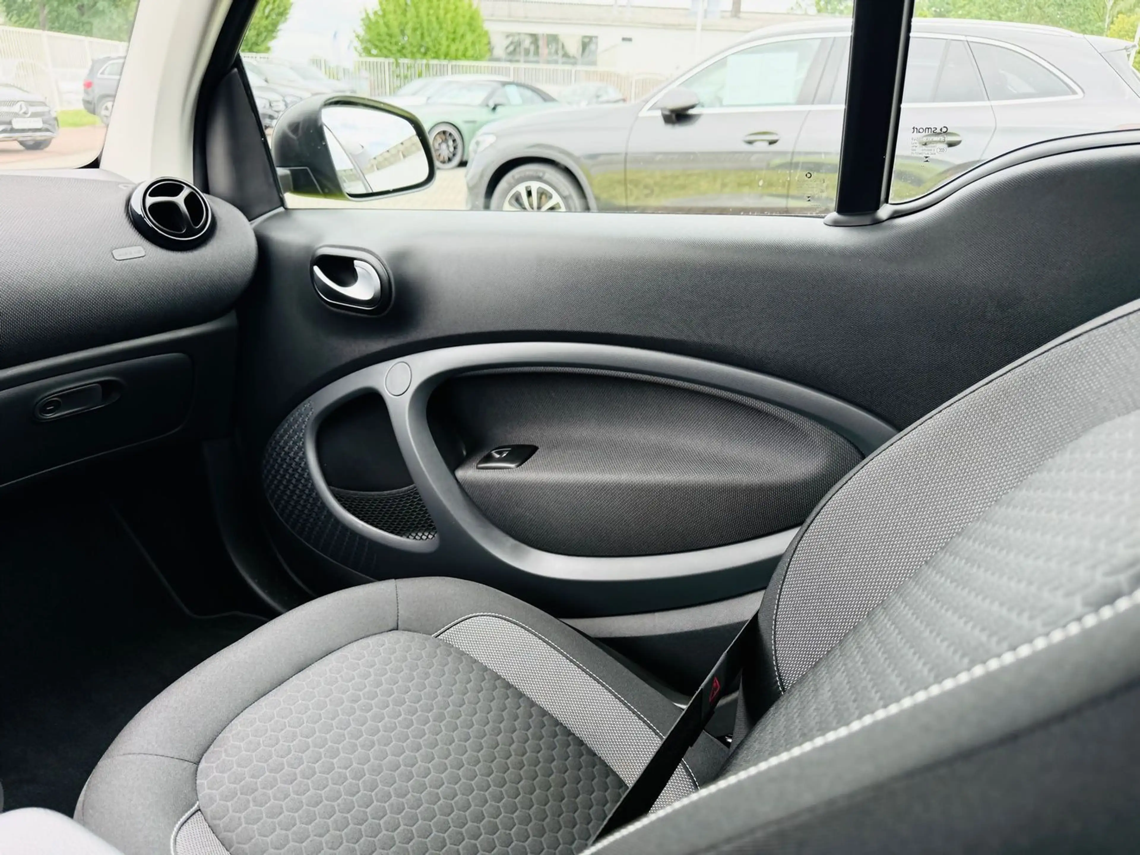 smart forTwo EQ EXCLUSIVE, Winter, LED, PTS, RFK, Panodach, SHZ — photo 14