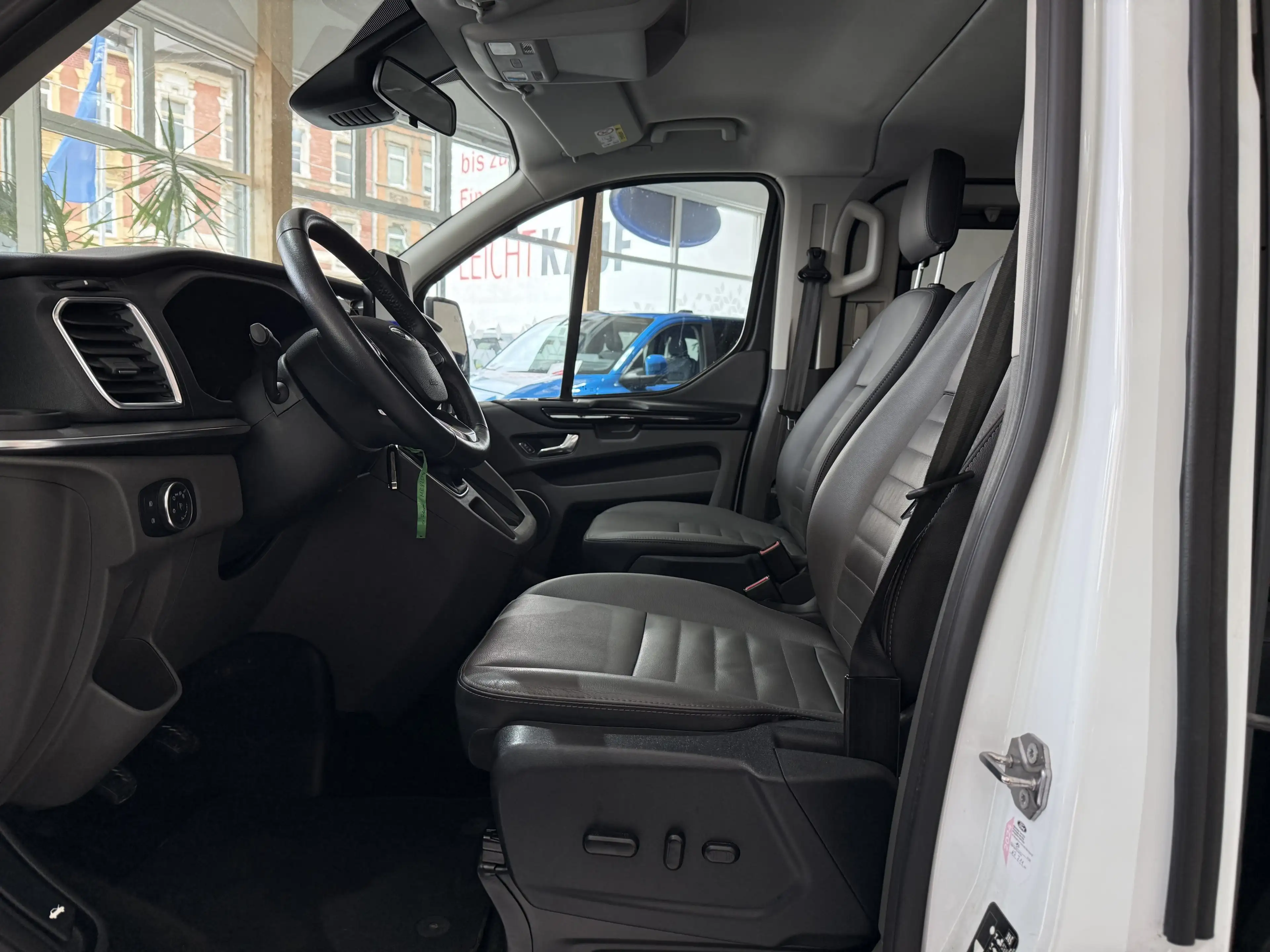 Ford Tourneo Custom Titanium X L1 RFK / Bi-Xenon — photo 9
