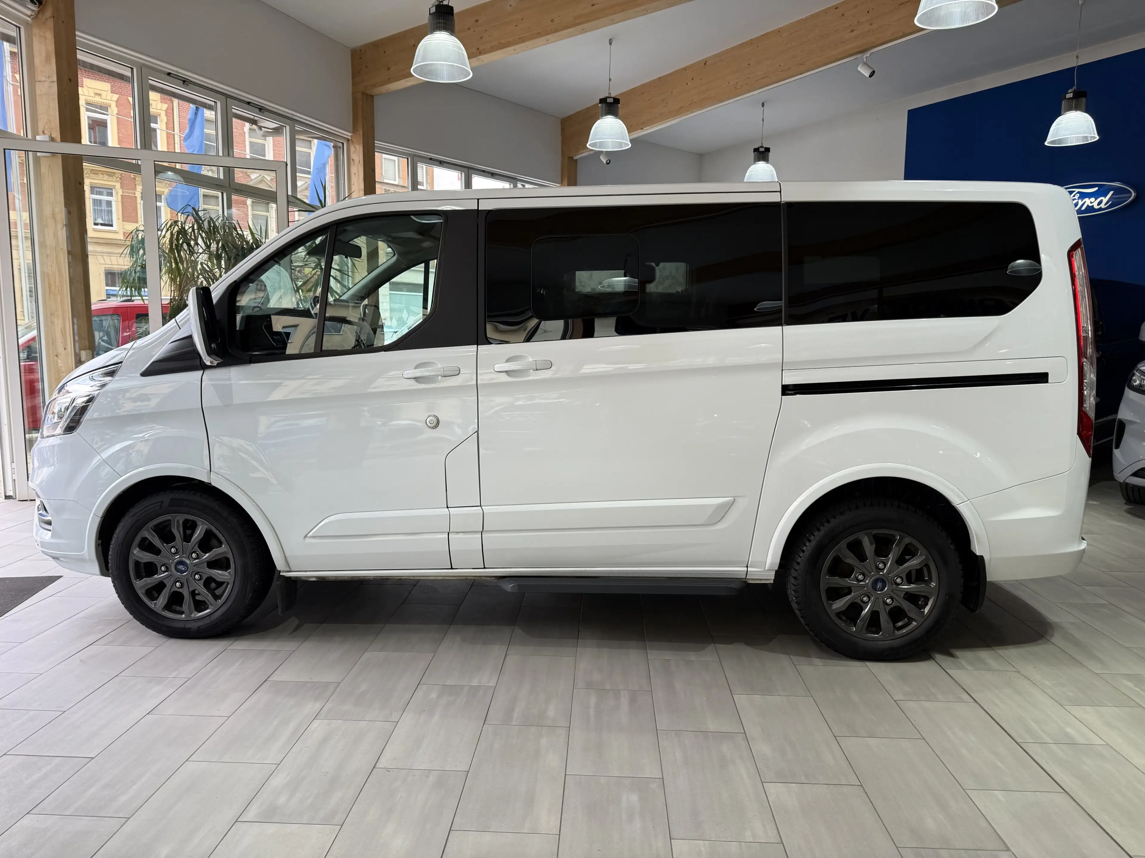 Ford Tourneo Custom Titanium X L1 RFK / Bi-Xenon — photo 8
