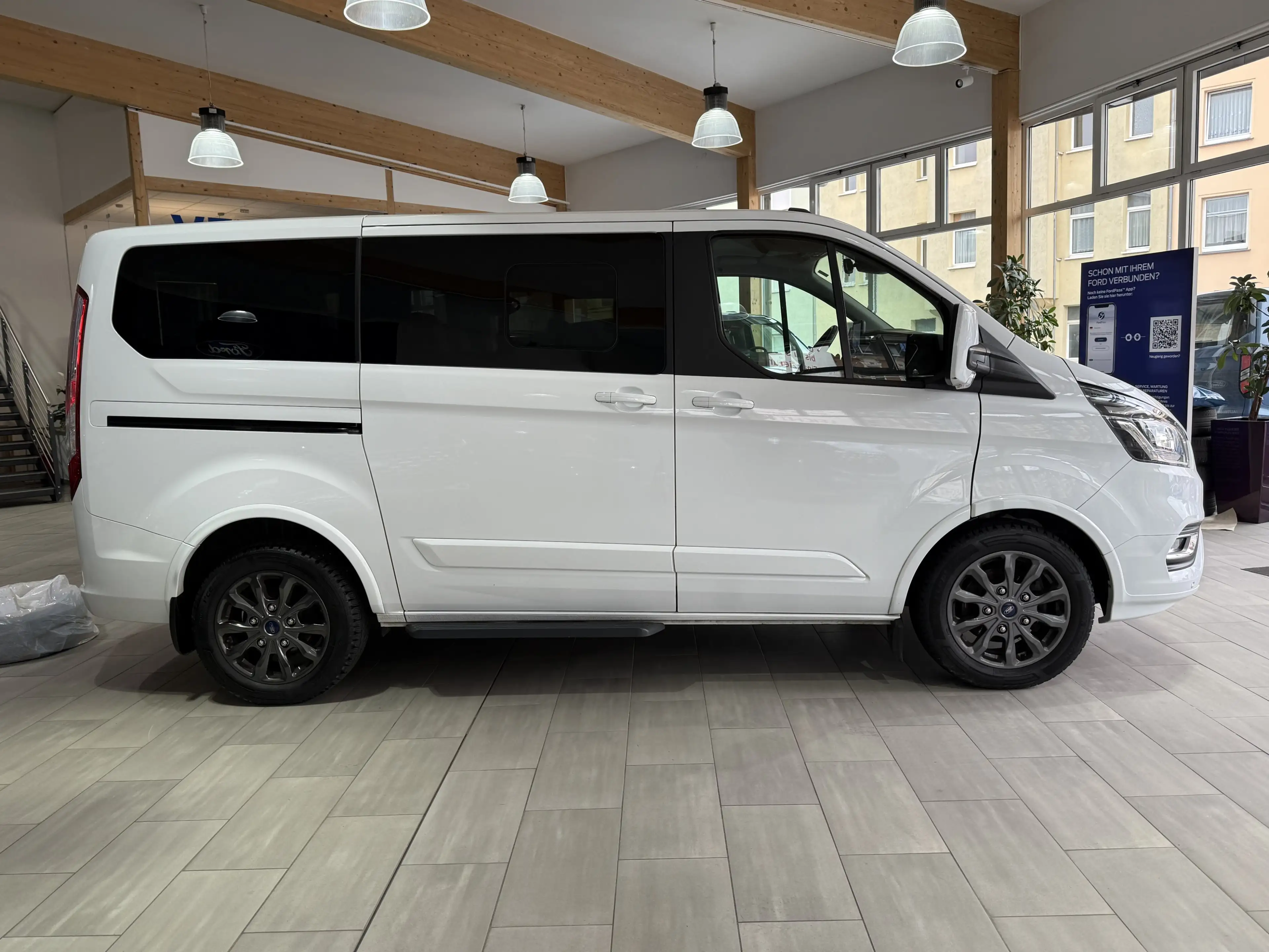 Ford Tourneo Custom Titanium X L1 RFK / Bi-Xenon — photo 4