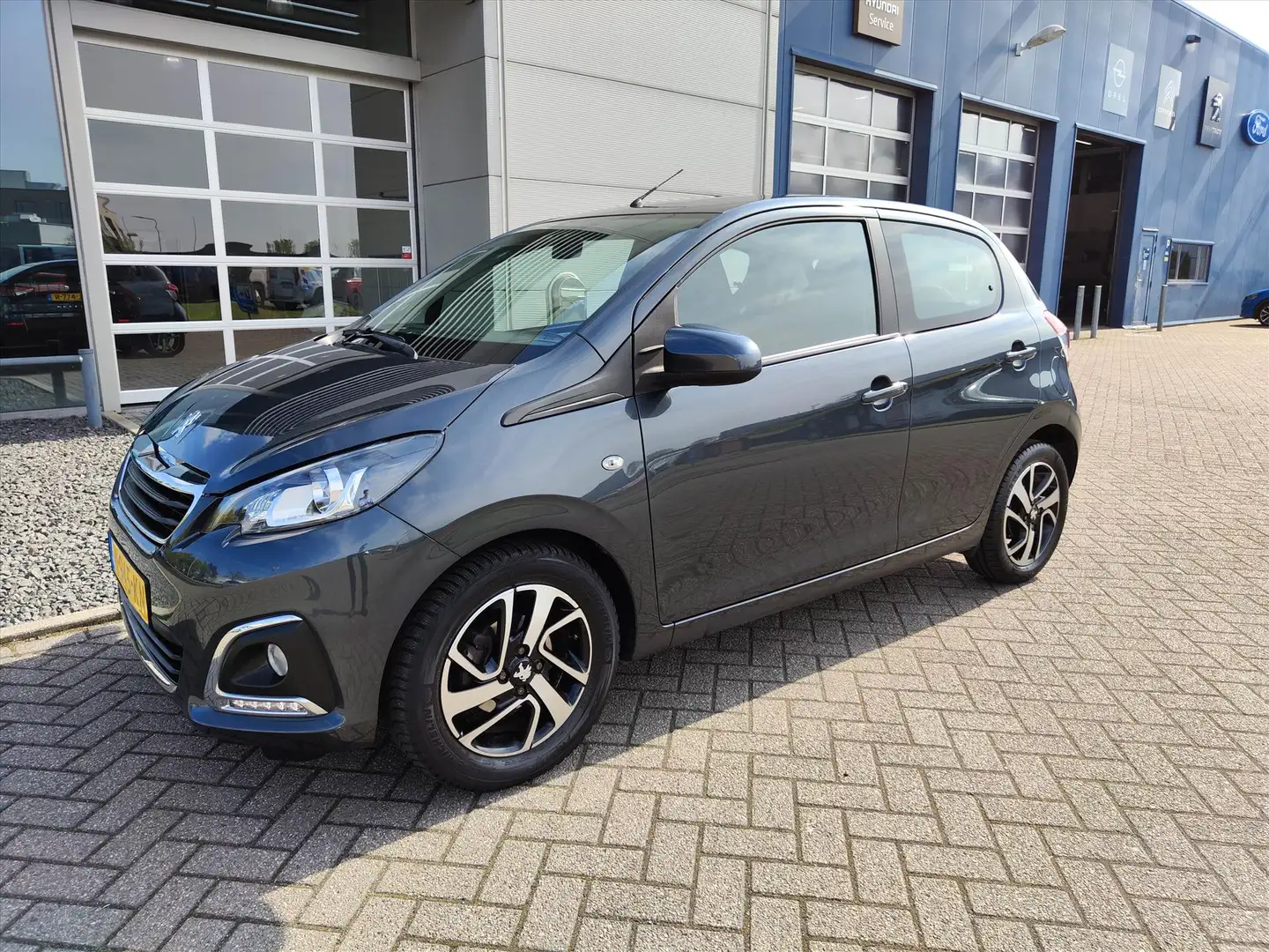 Peugeot 108 1.0 e-VTi 72pk 5D Allure | Camera | Apple Carplay Gris - 2