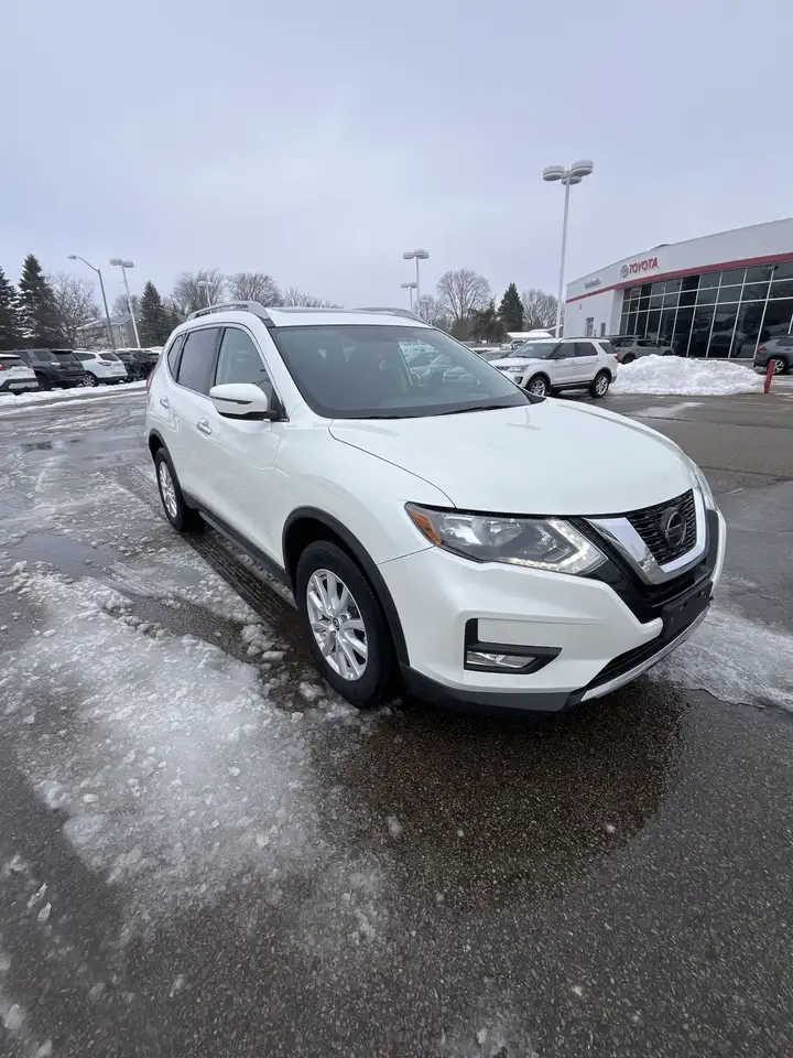 Nissan Rogue снимка Nissan Rogue