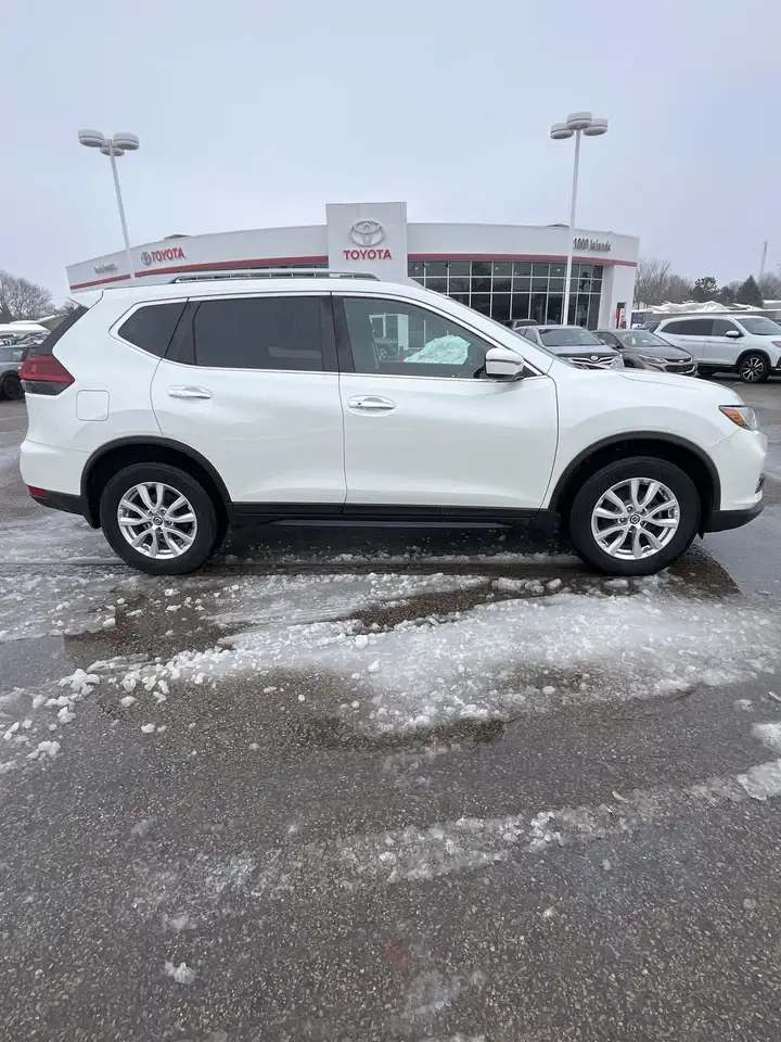 Nissan Rogue снимка Nissan Rogue