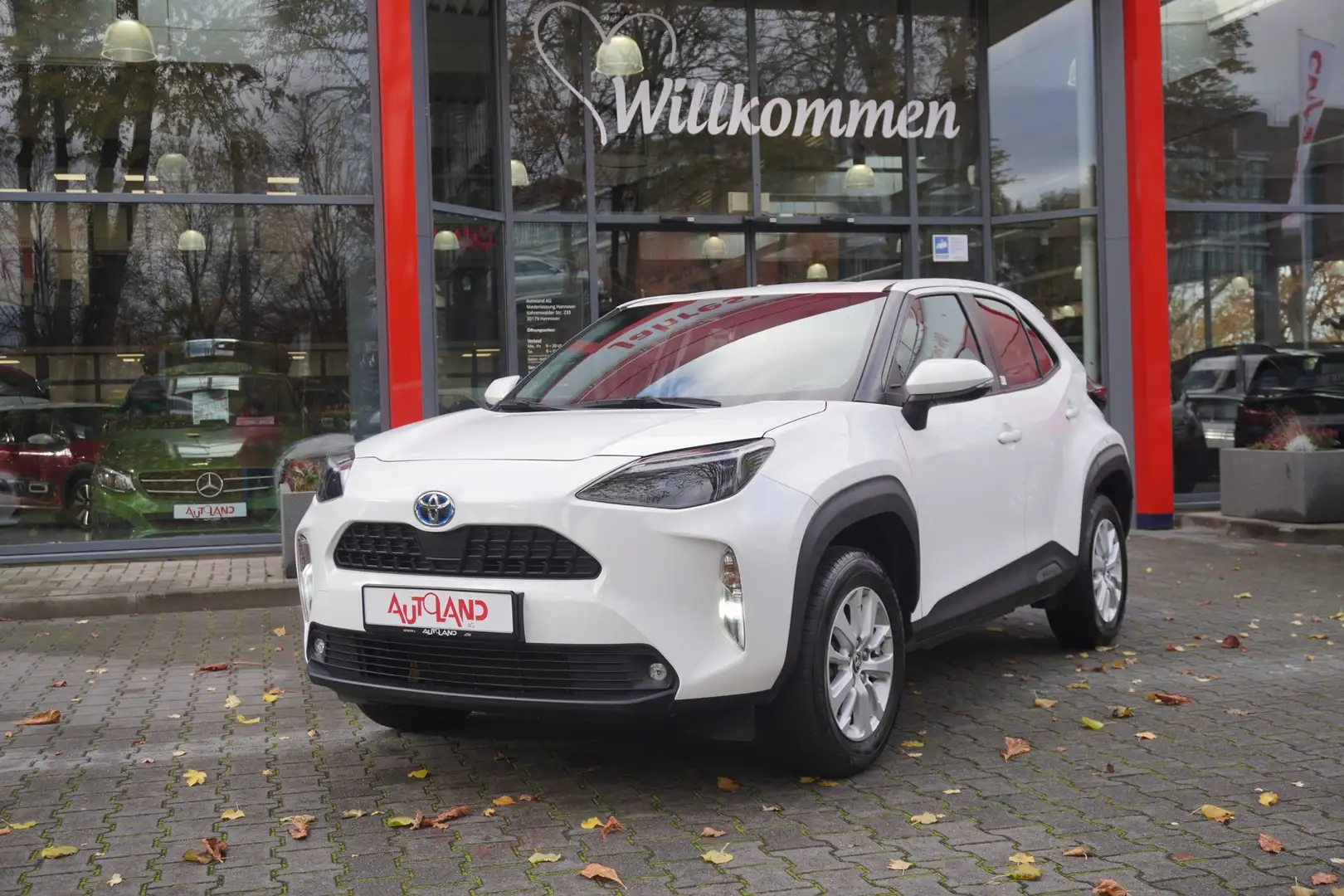 Toyota Yaris Cross 1.5 Hybrid Comfort LED Navi SHZ Weiß - 2